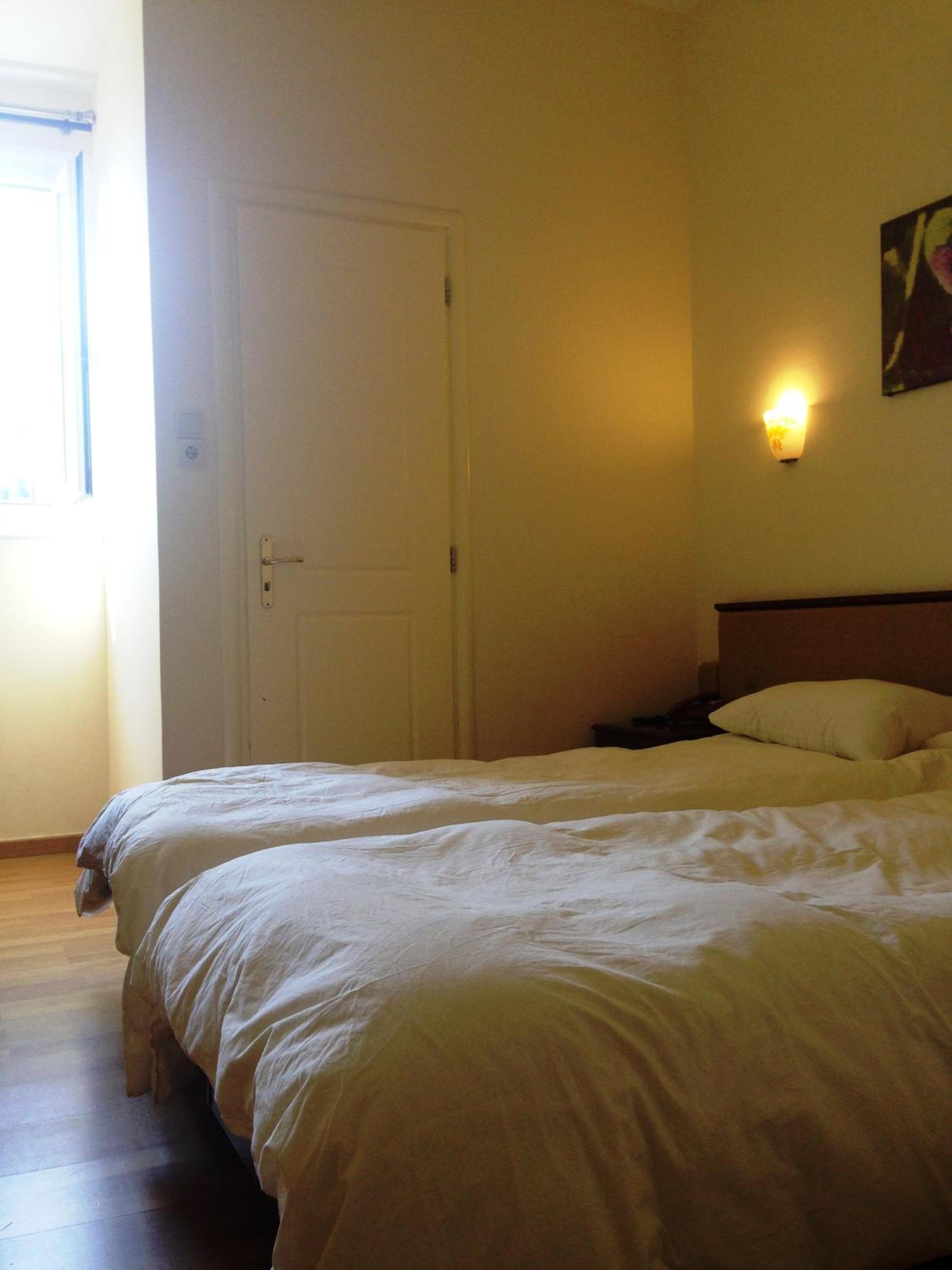 Economy Quadruple Room - Photo 6