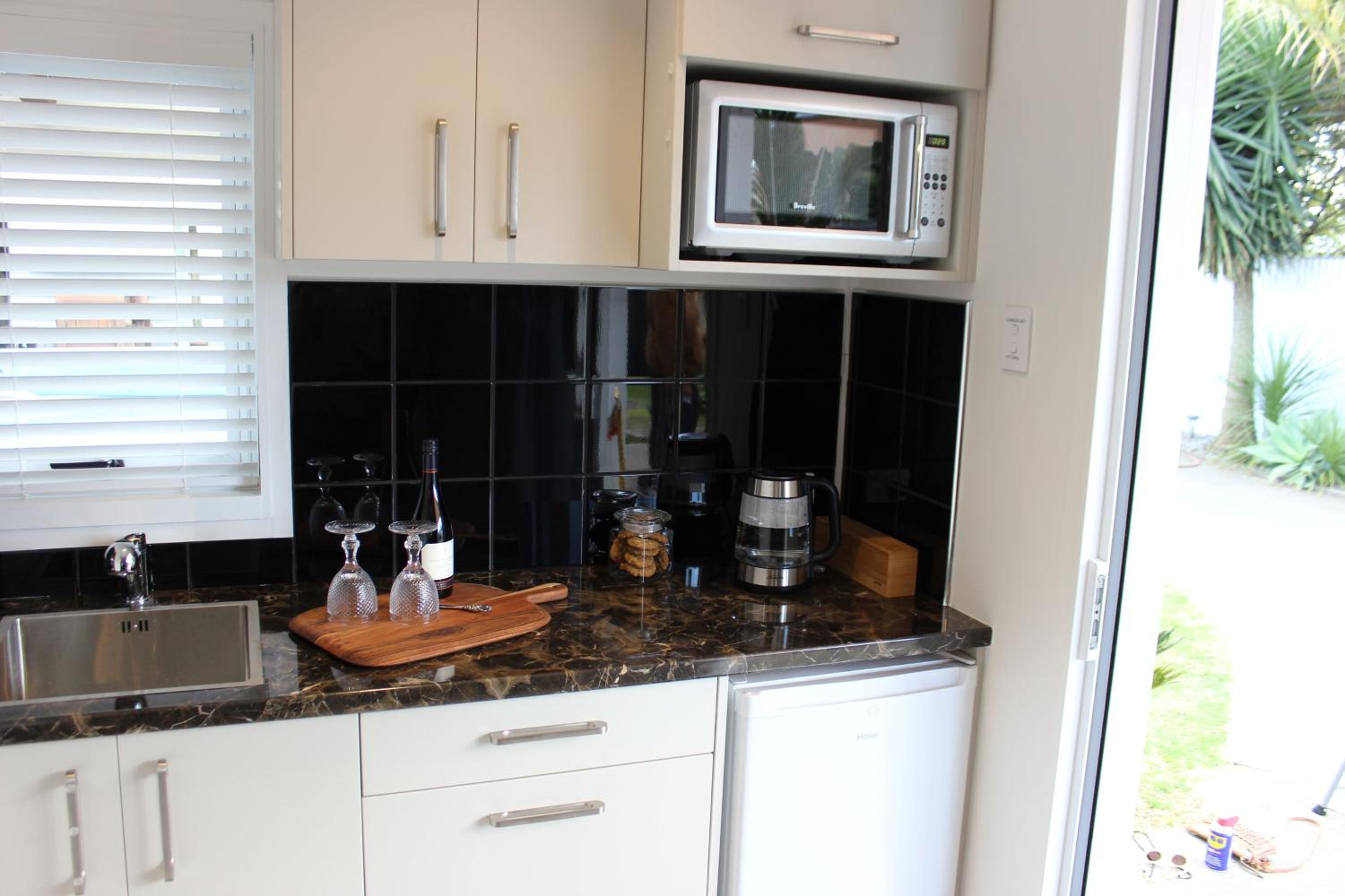 Deluxe King Suite photo 2
