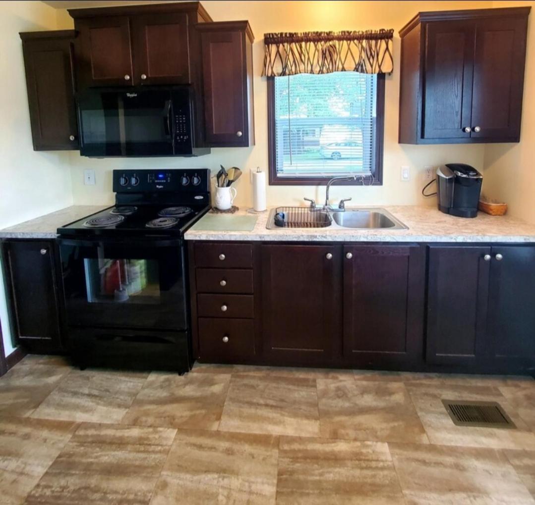 Three-Bedroom House photo 3