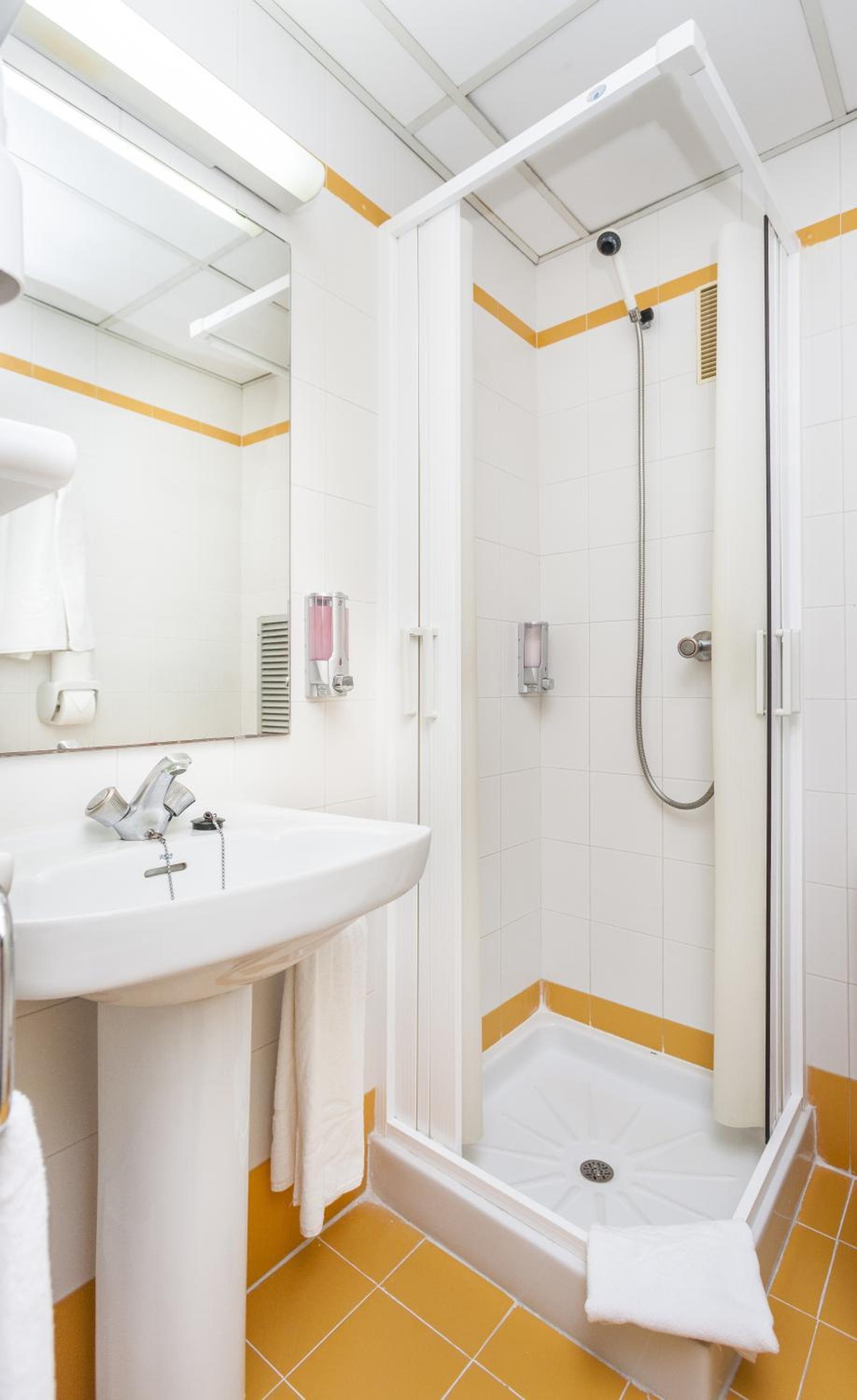 Double Room Single Use (1 Adult) photo 2