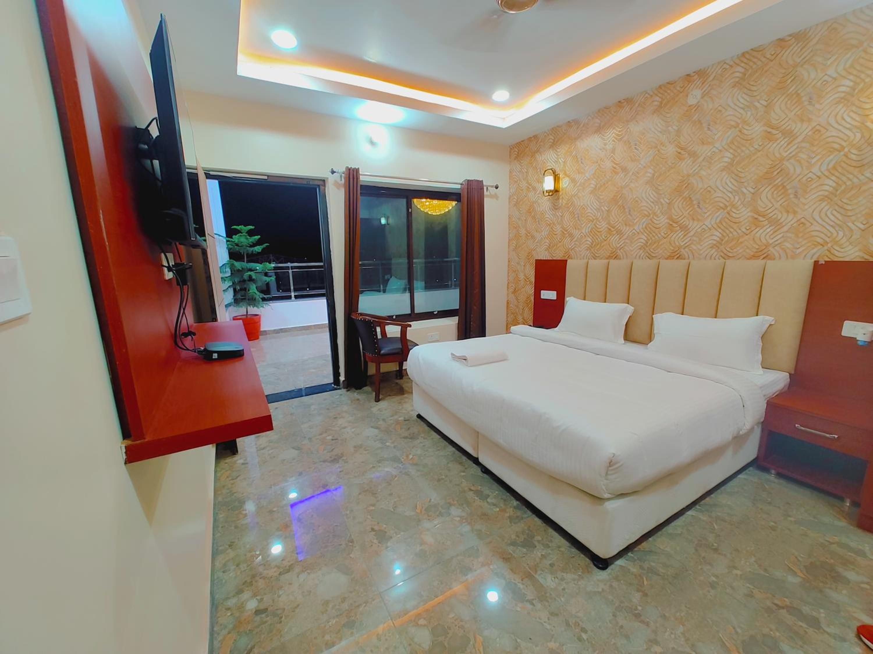 Family Room With Balcony photo 1