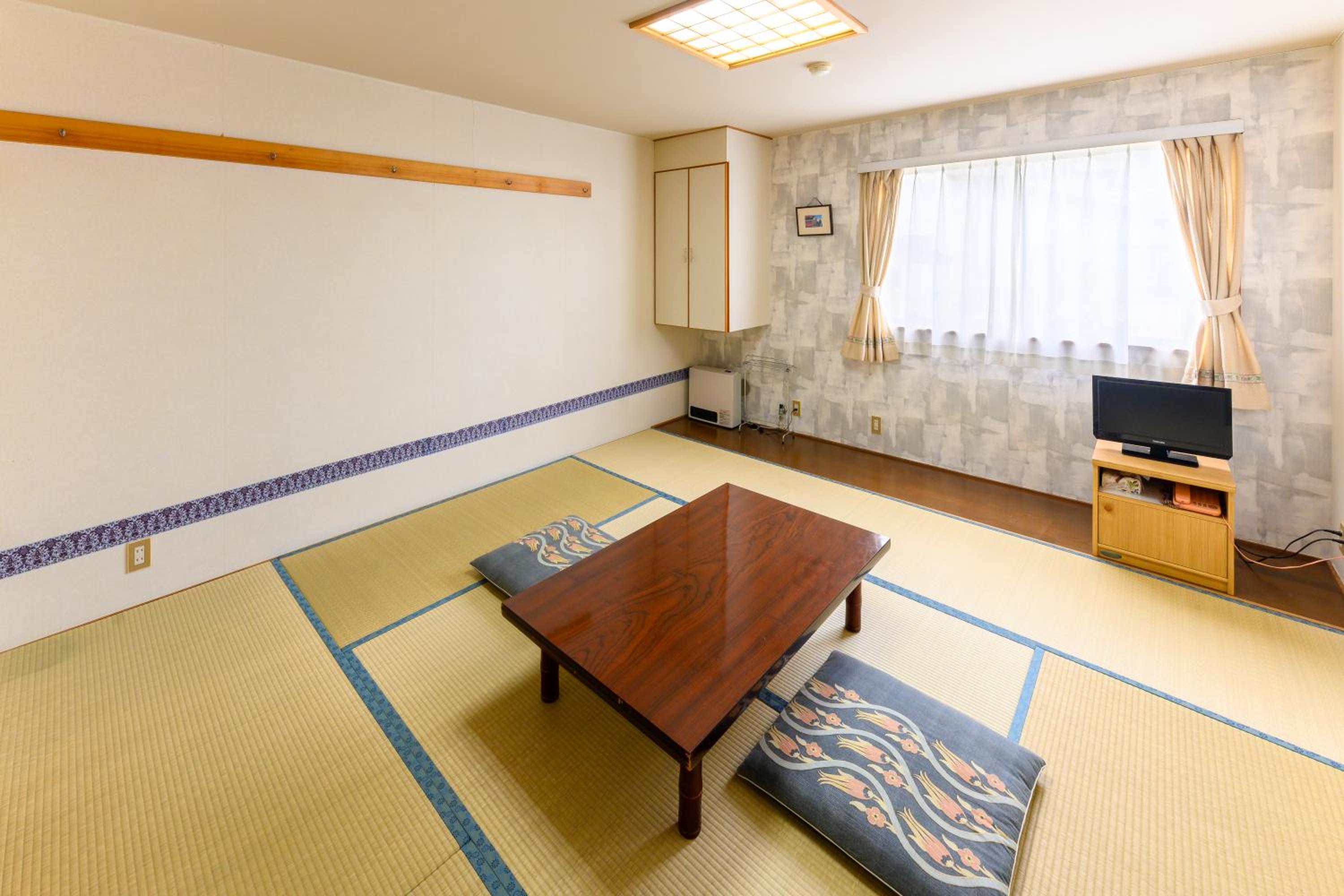 Japanese-Style Triple Room with Shared Bathroom photo 1