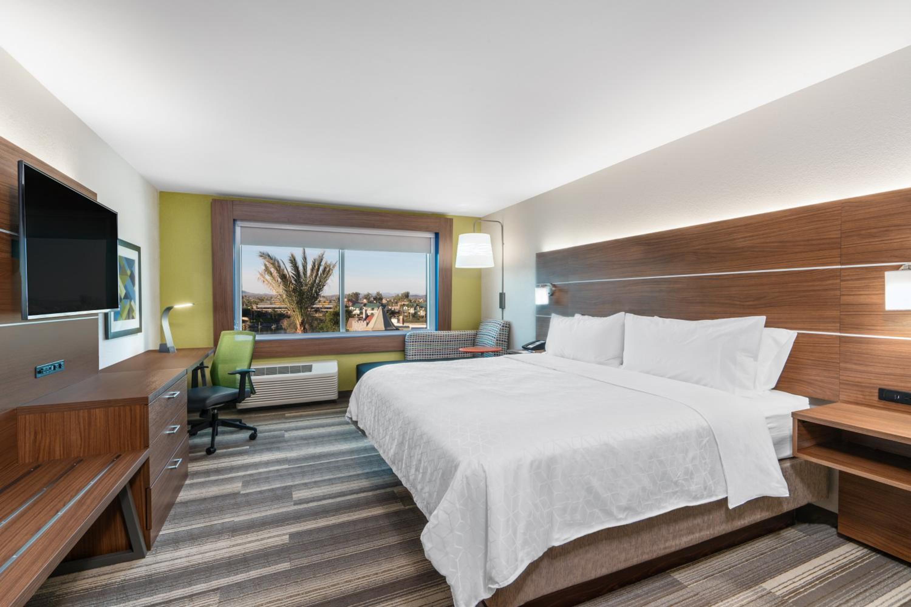 King Room with London Bridge View - Non-Smoking photo 1
