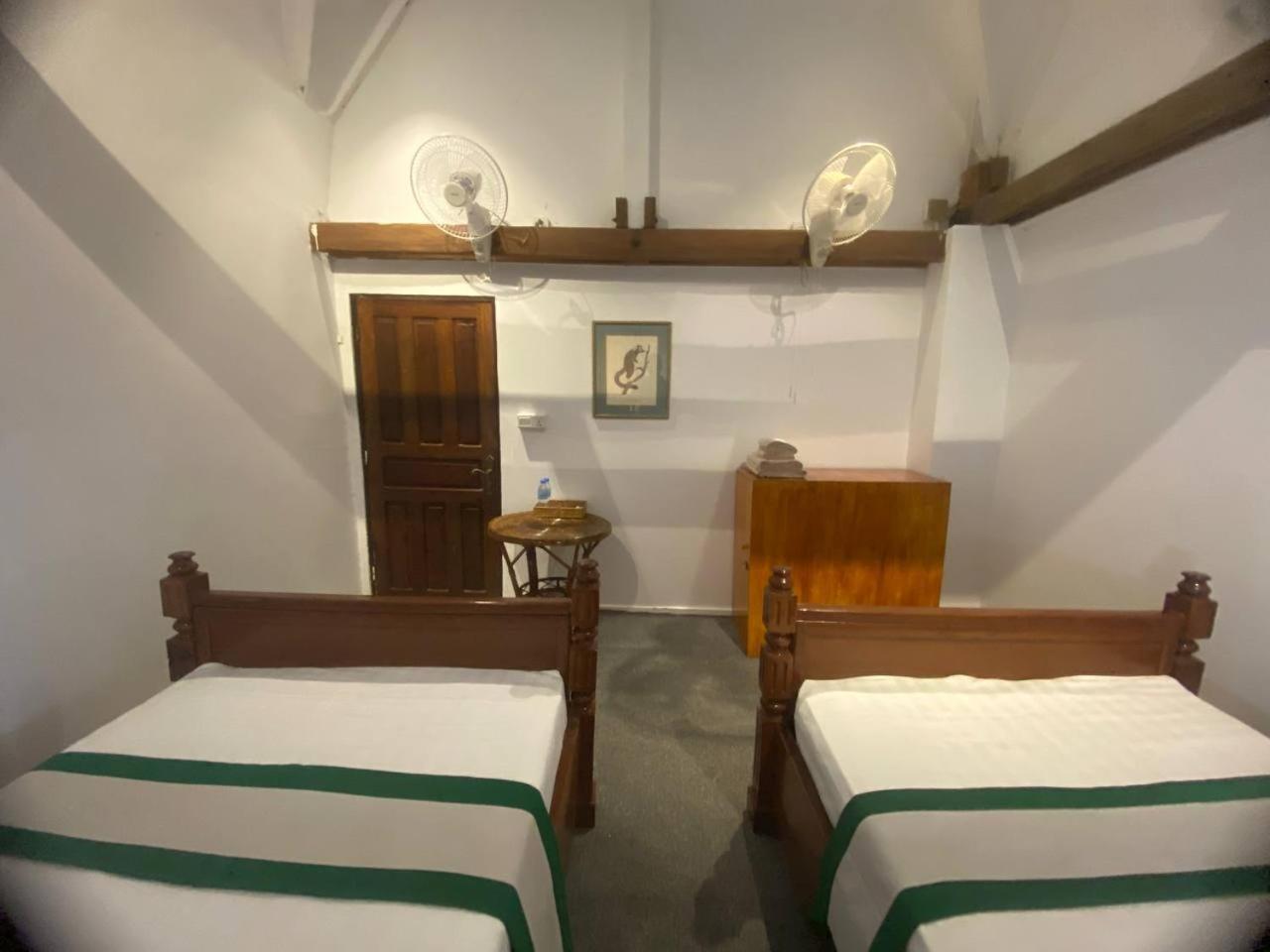 Standard Twin Room with Shared Bathroom photo 3