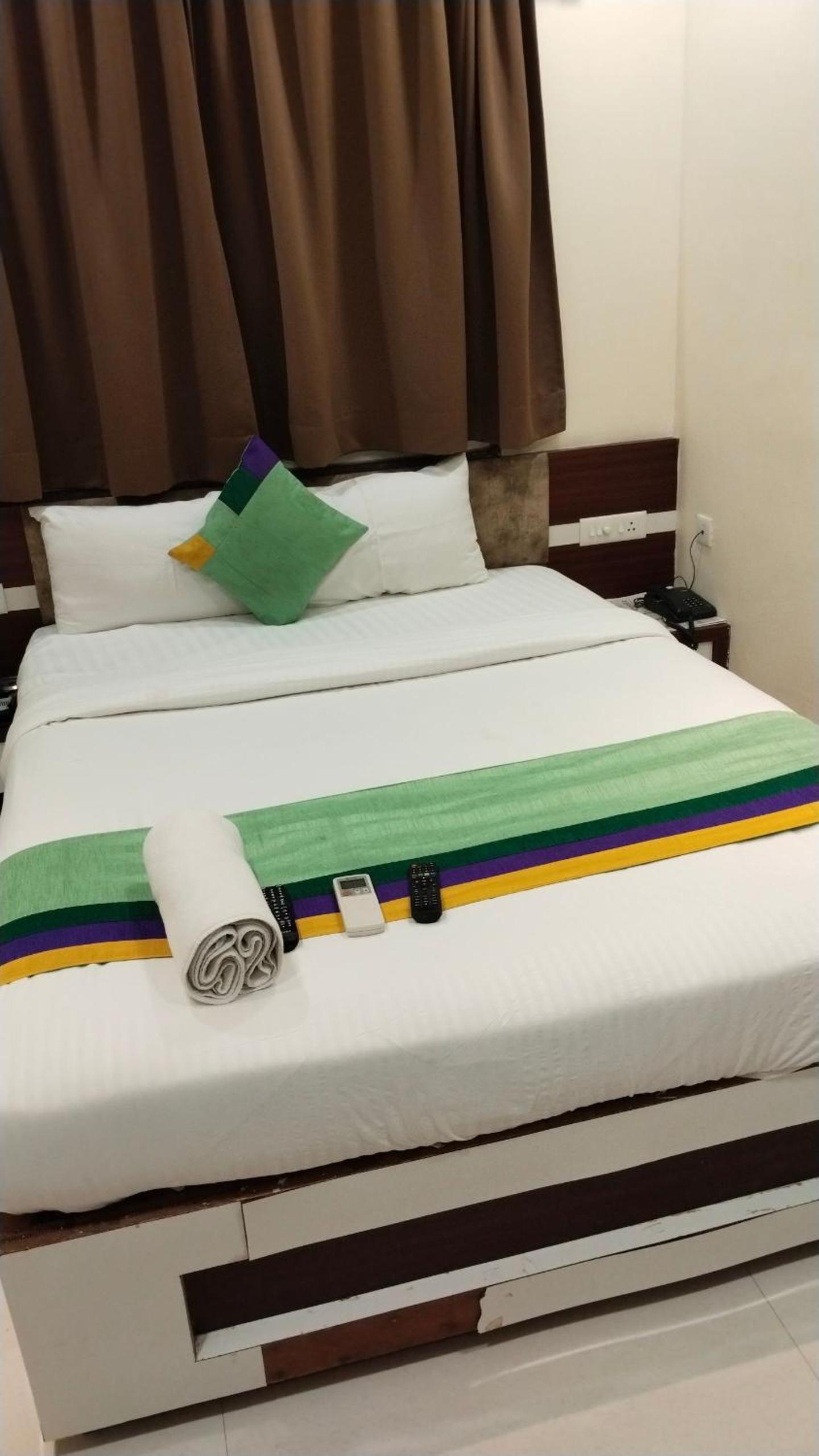 Deluxe Room - Photo 5