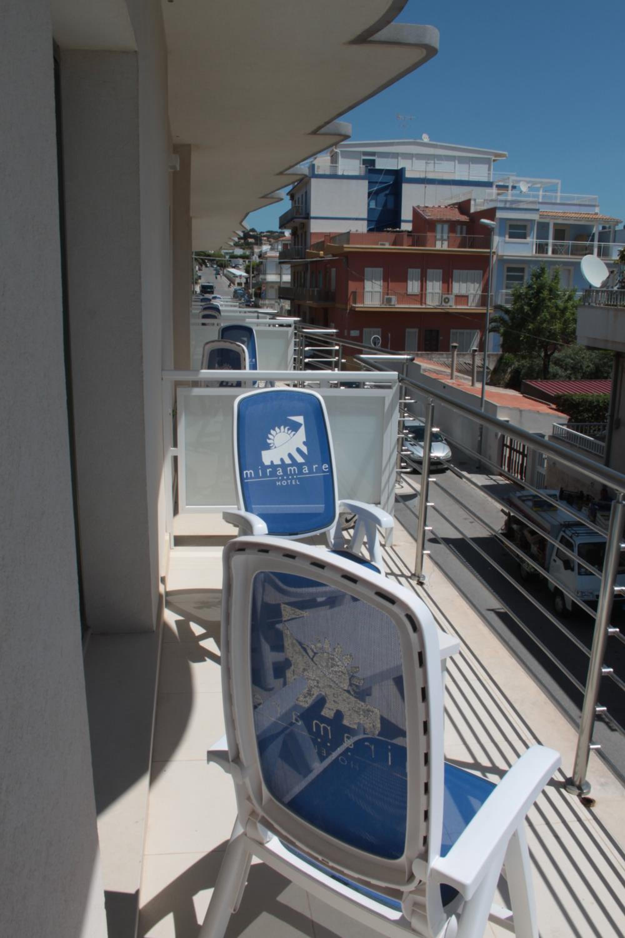 Standard Double Room with Balcony - Photo 3