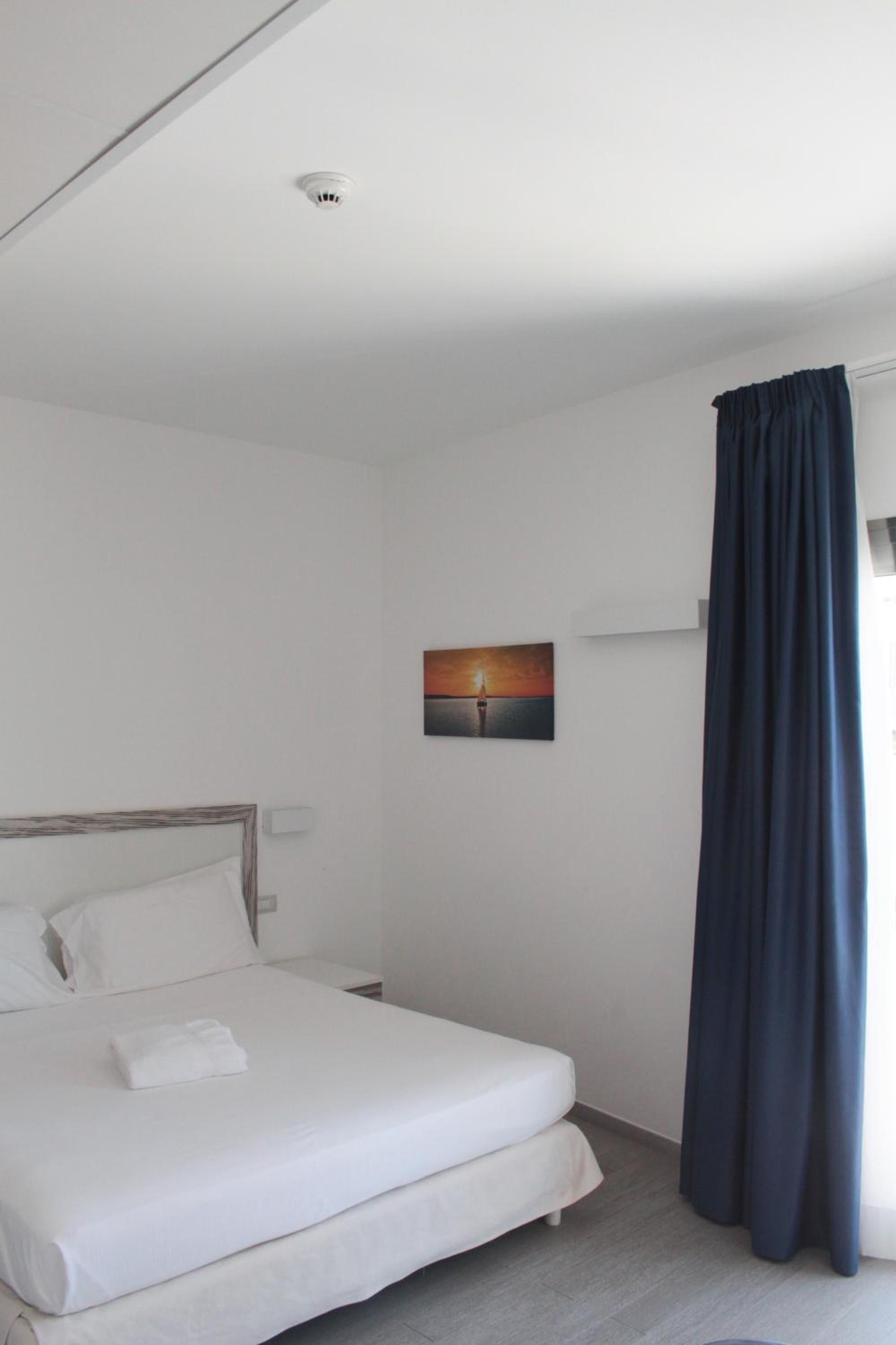Standard Double Room with Balcony - Photo 1