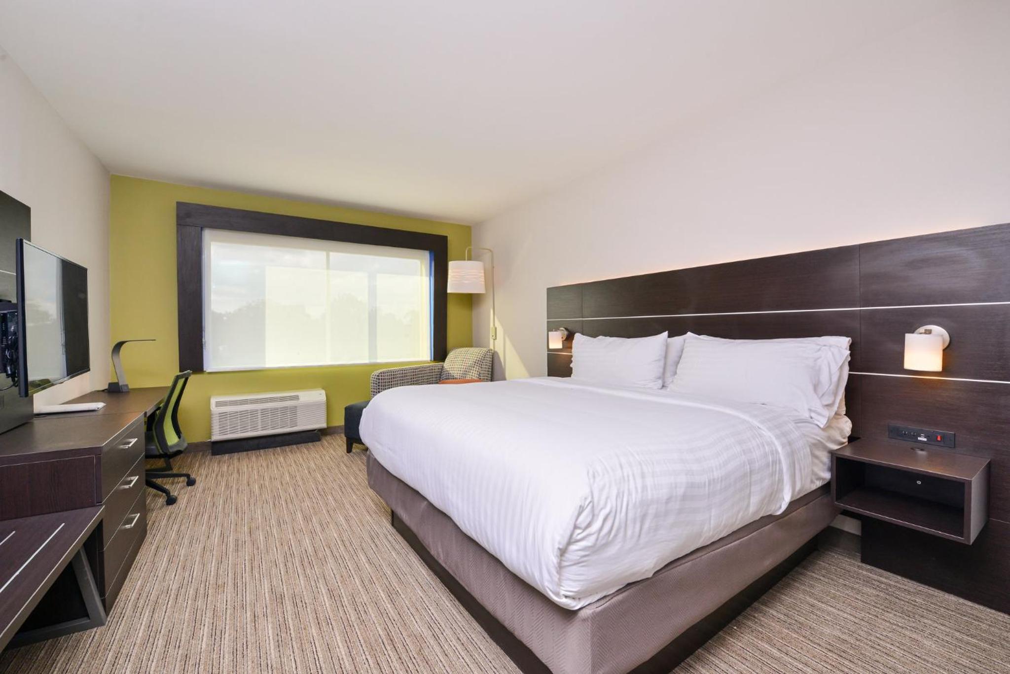 Standard King Room photo 2