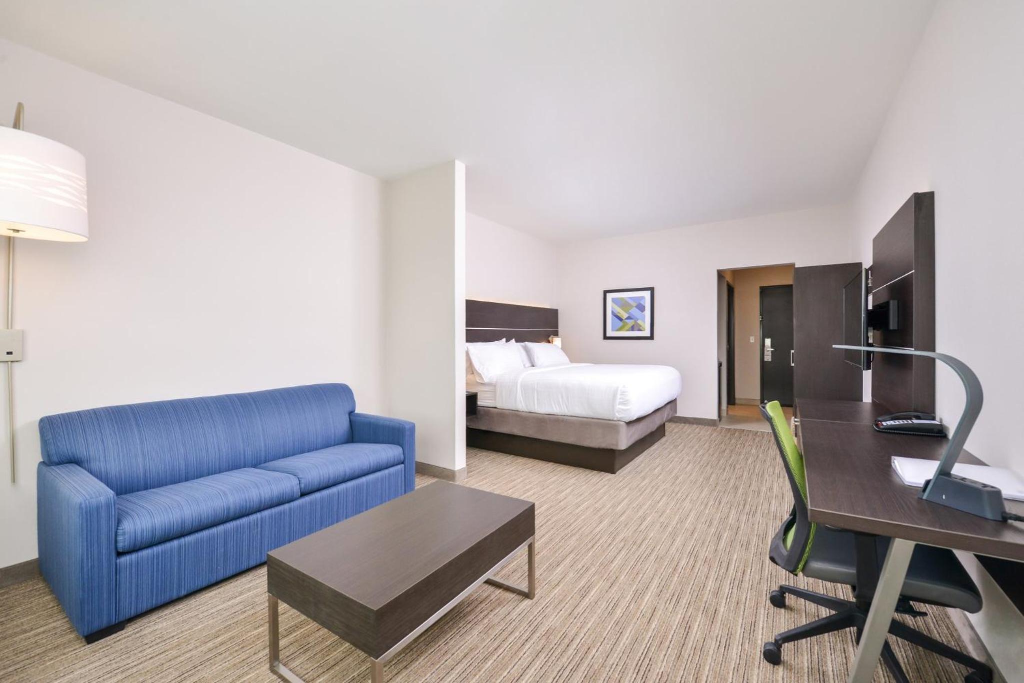 King Suite with Sofa Bed photo 2
