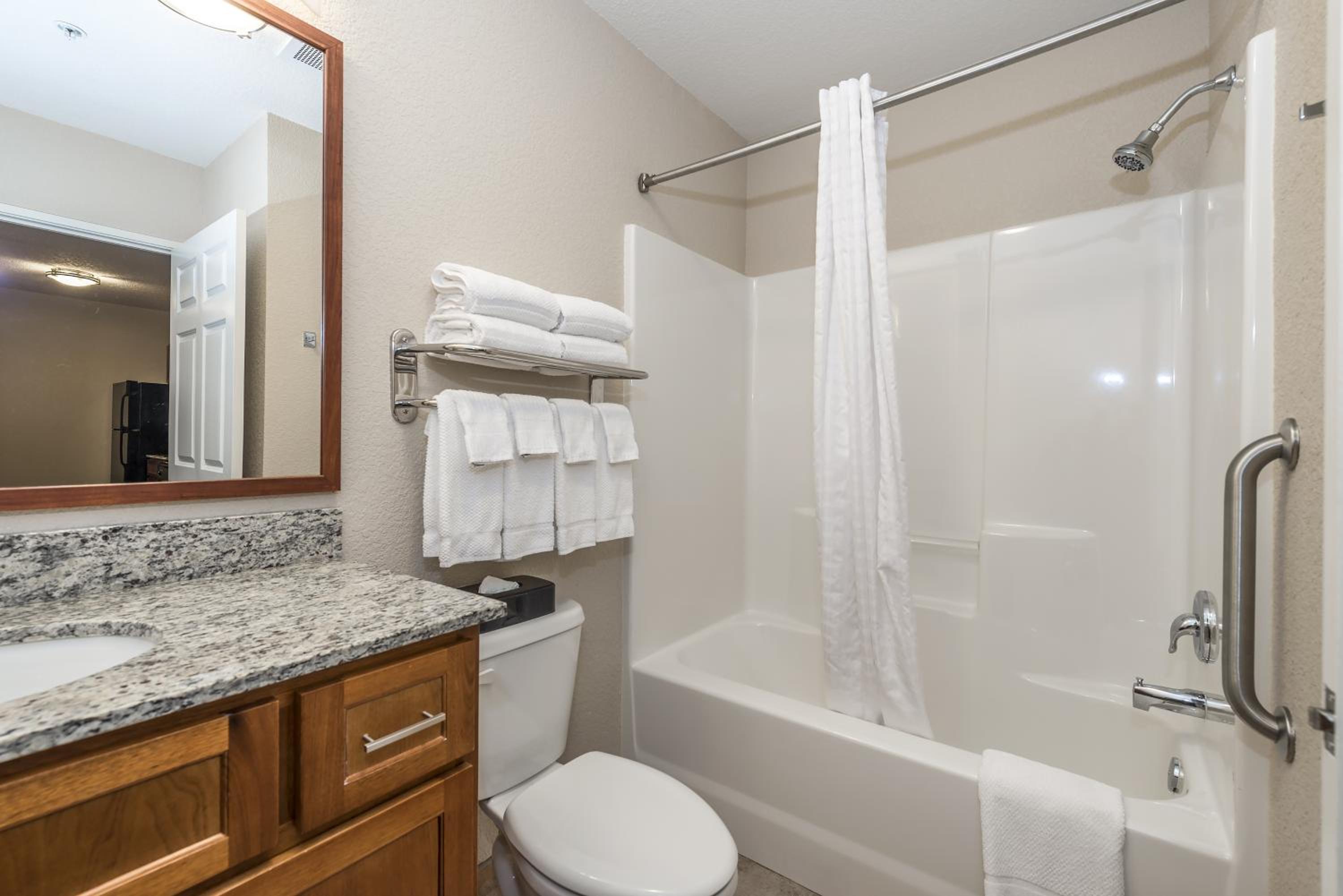 One-Bedroom Suite - Photo 2