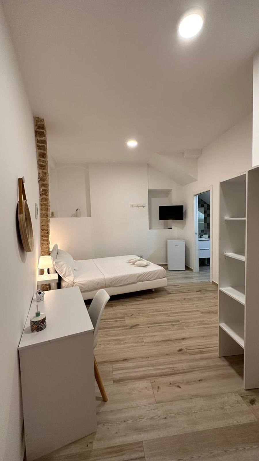 Double Room with Private Bathroom photo 1