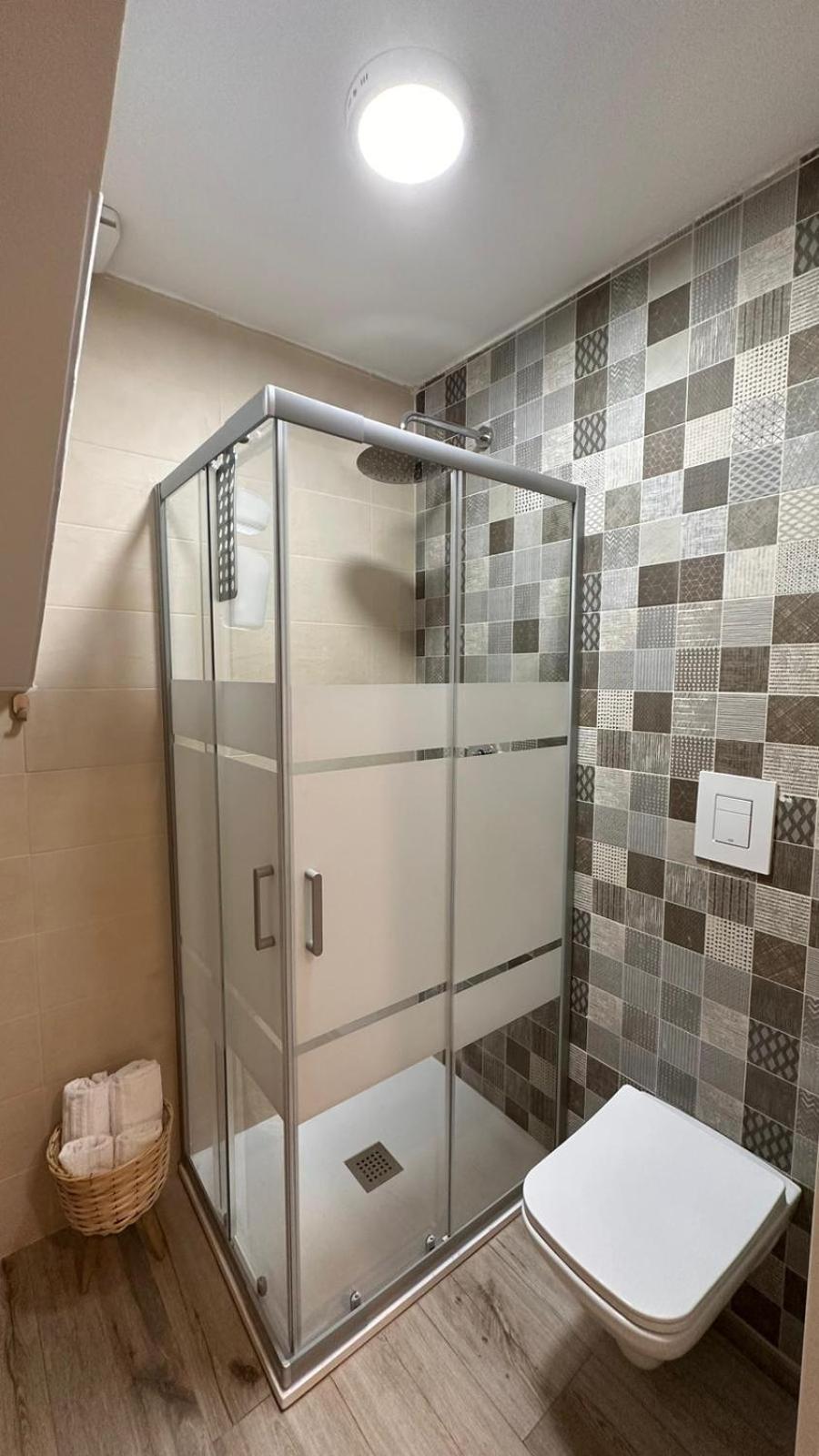 Double Room with Private Bathroom photo 2