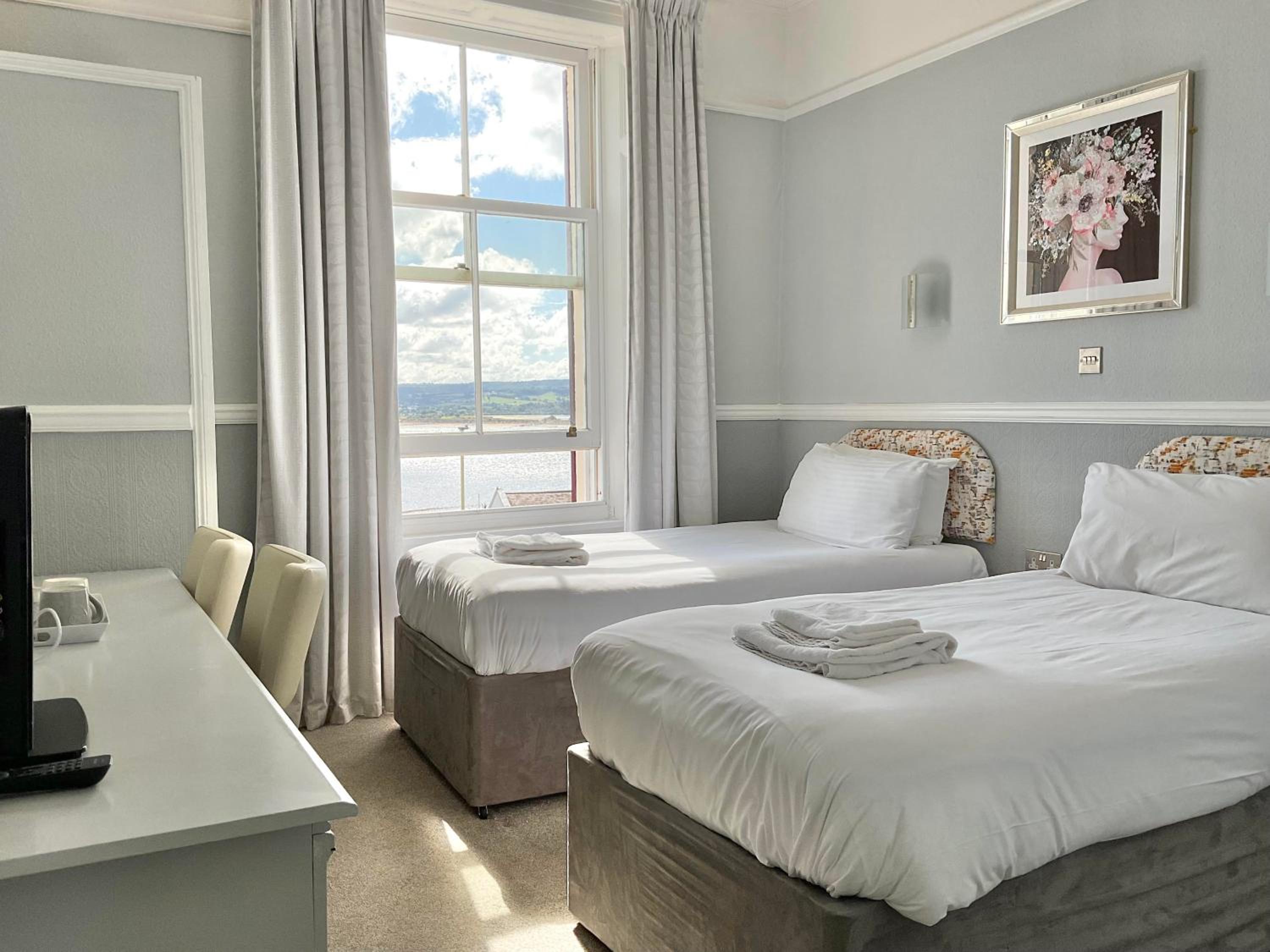 Twin Room with Sea View - Photo 1