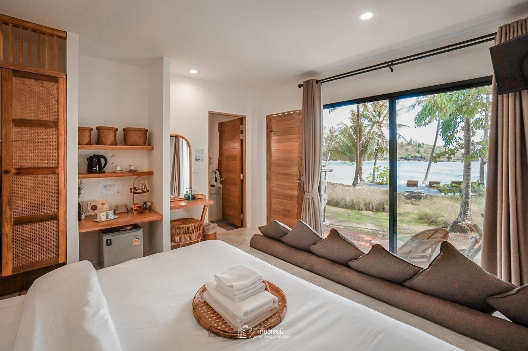 Villa - Beach Front - Photo 1