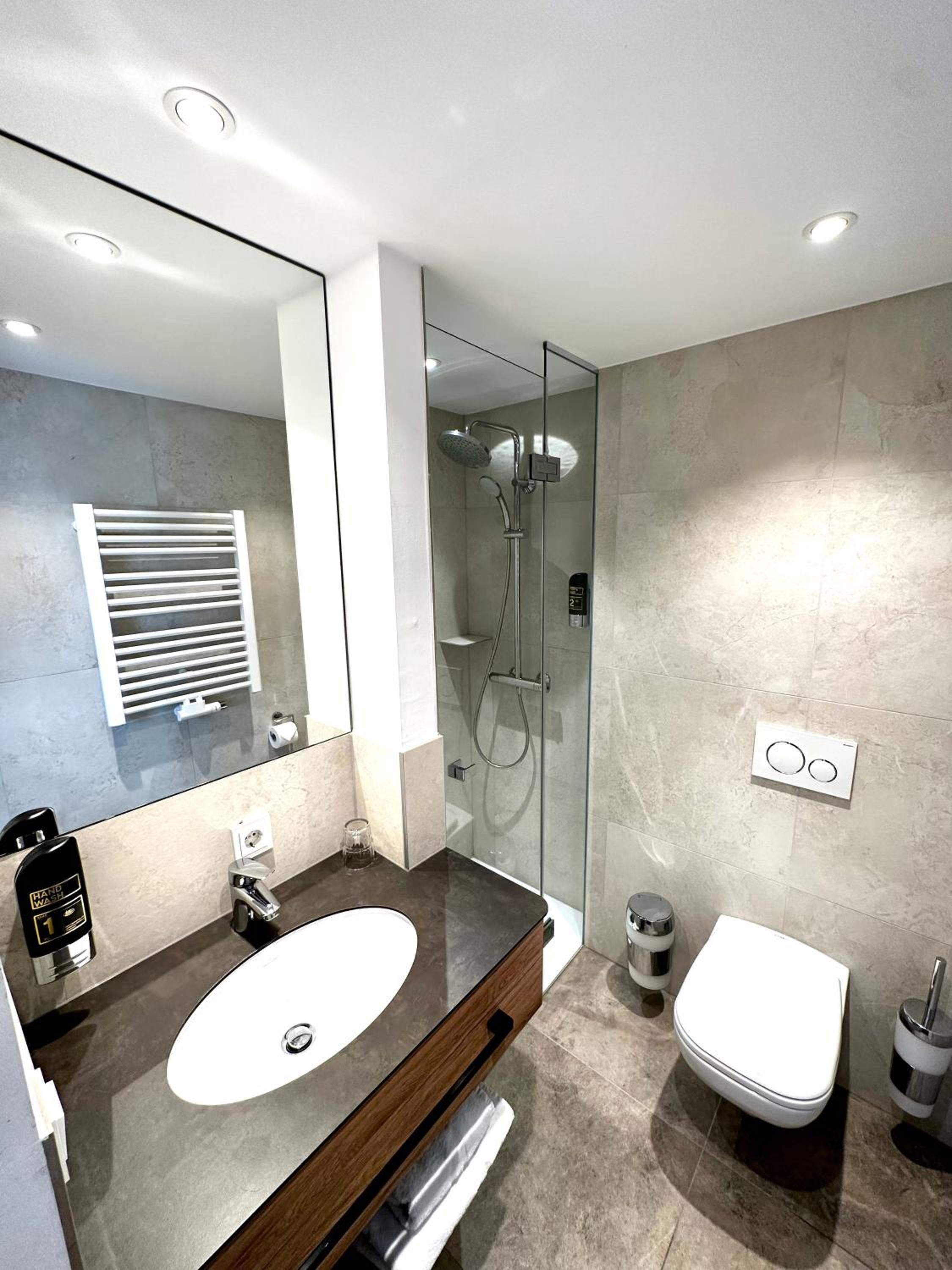 Deluxe Single Room with Balcony photo 3