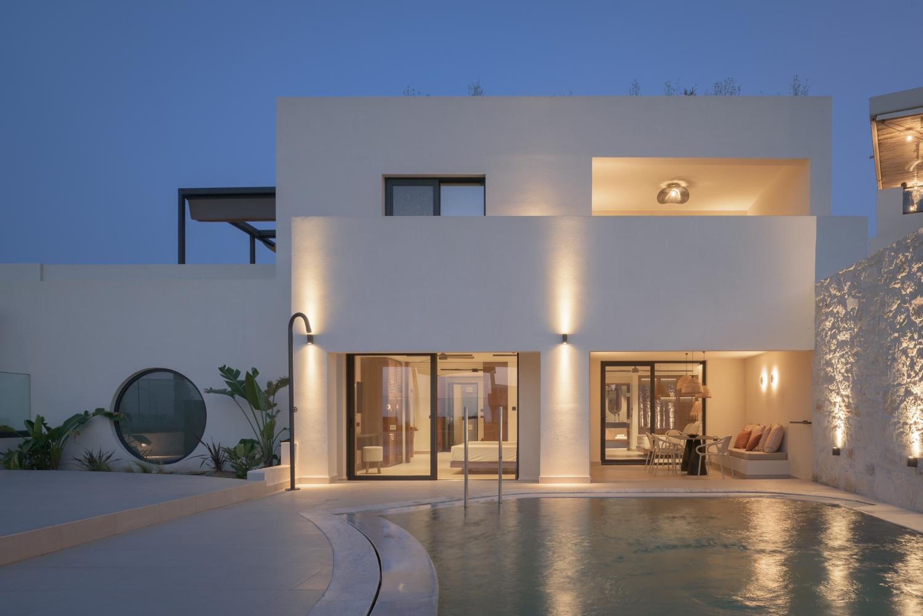 VIP Suite with Private Pool thumbnail 6