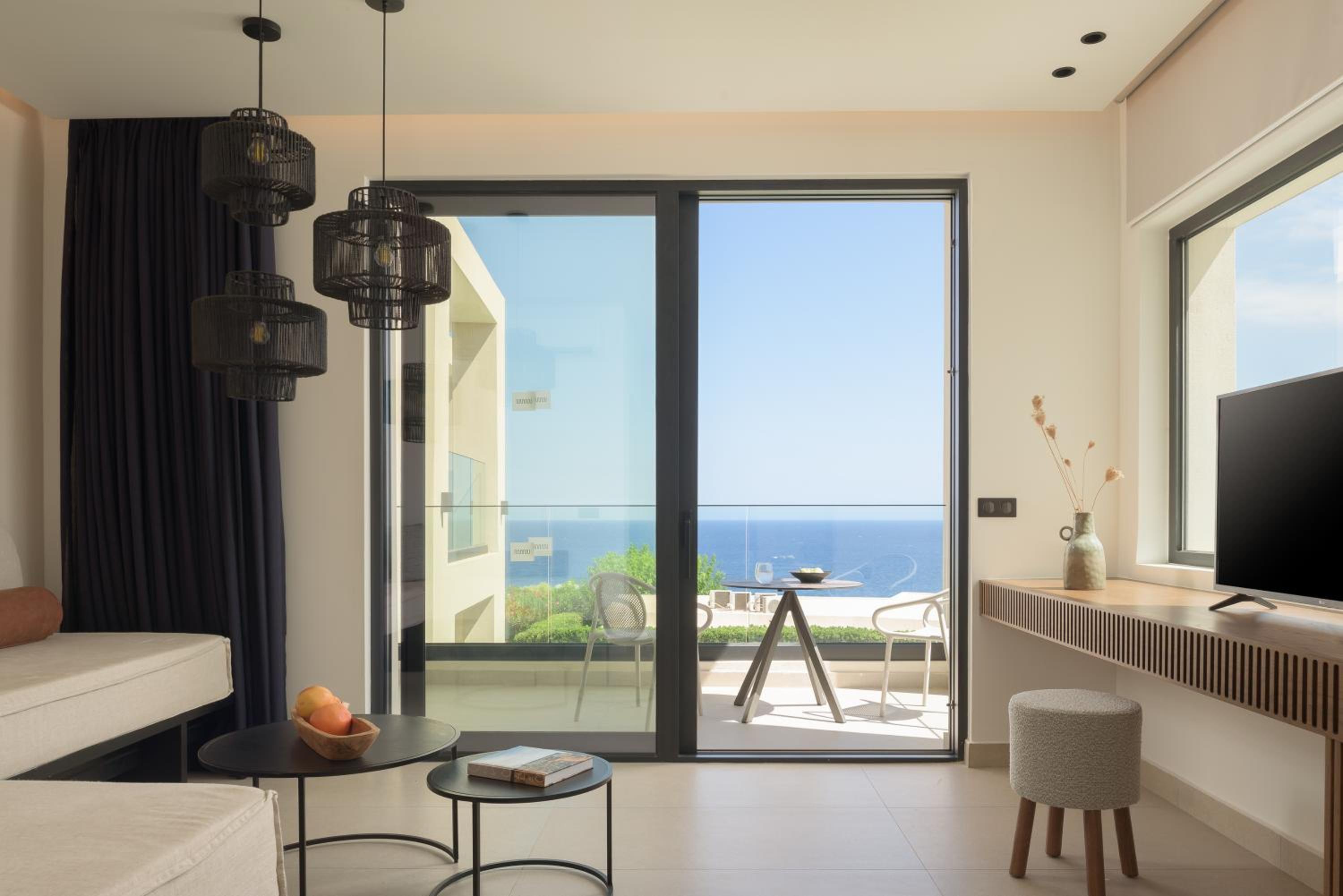 Premium Two-Bedroom Suite - Photo 7