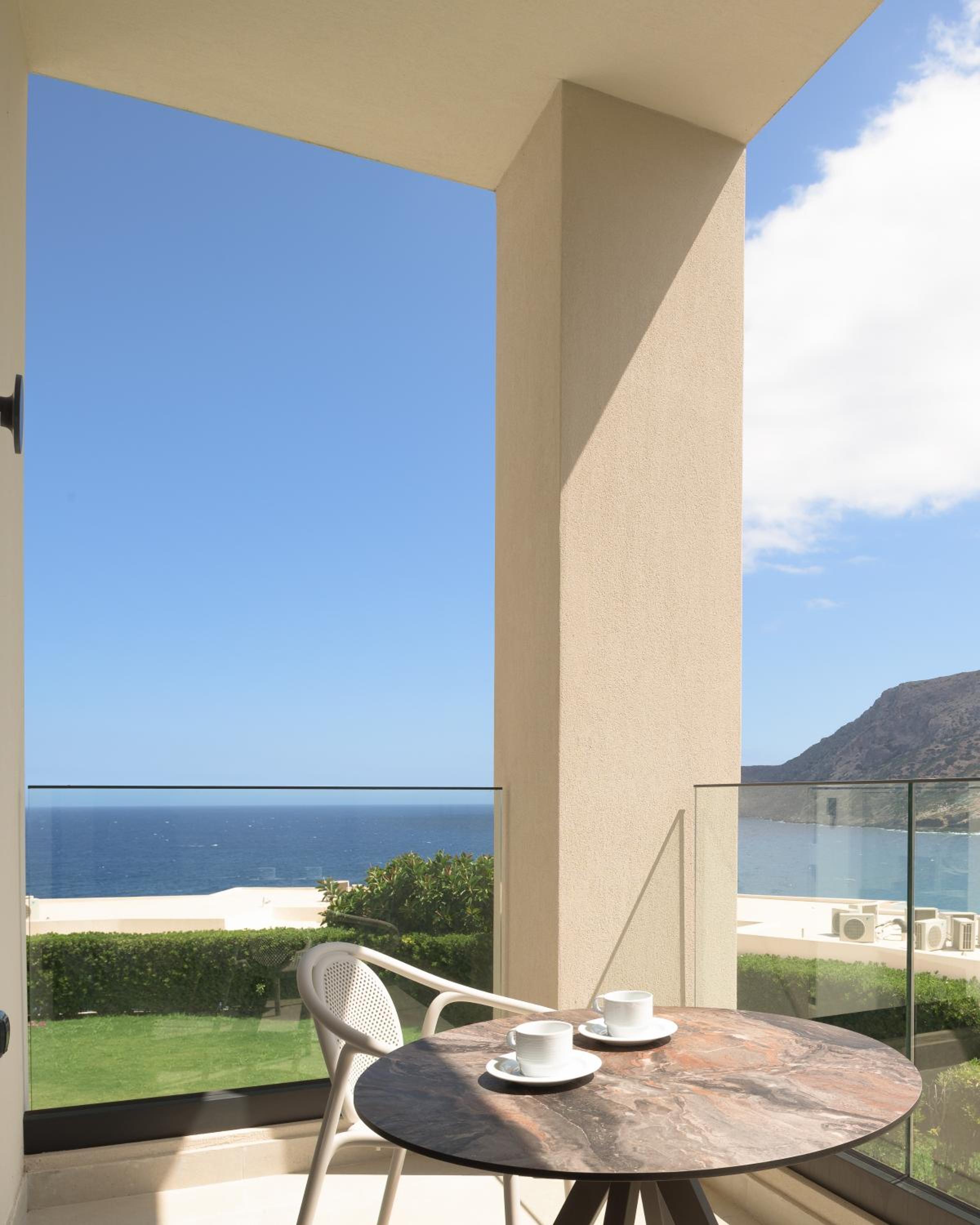 Premium Two-Bedroom Suite - Photo 8