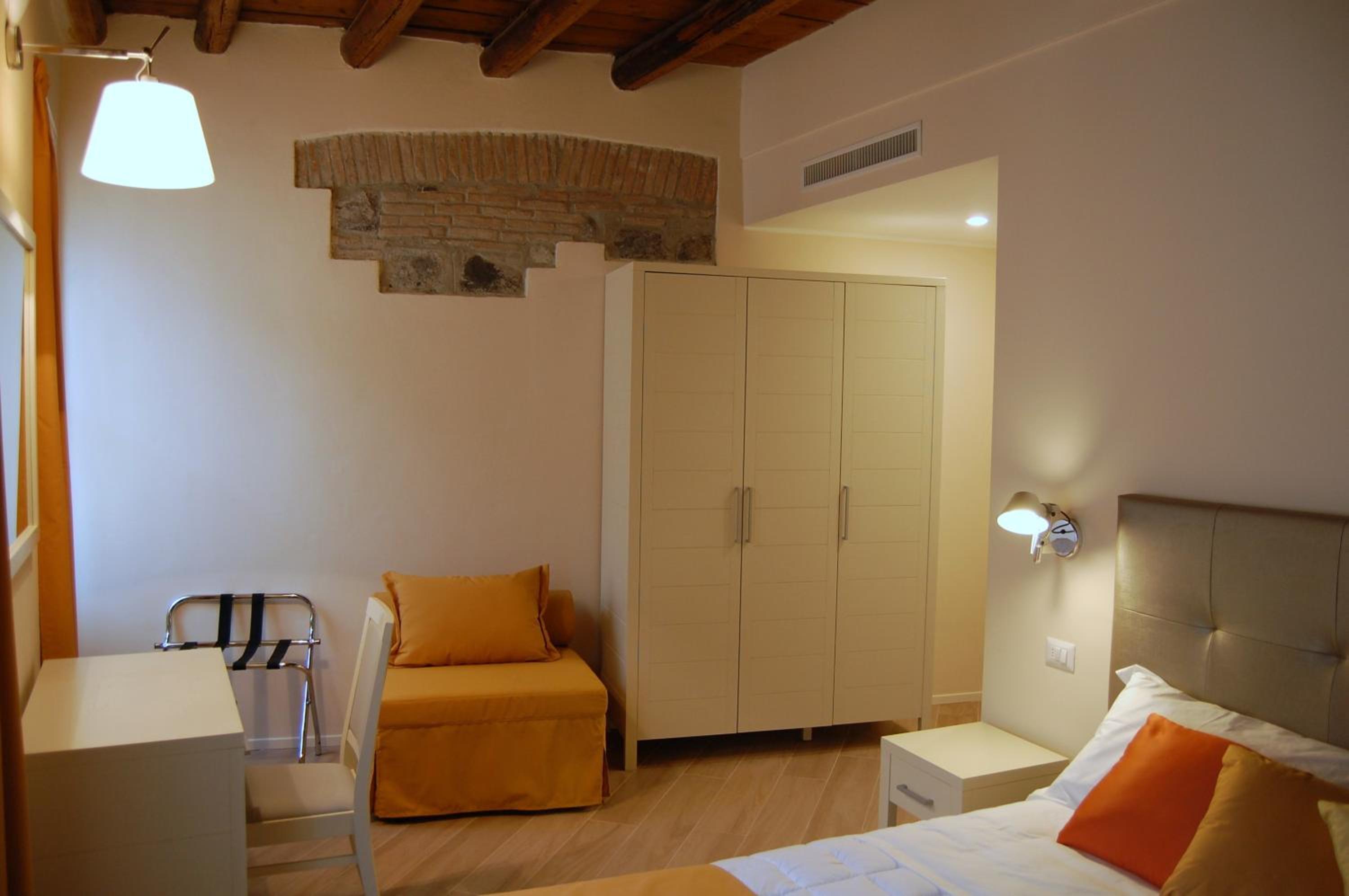 Double Room - Photo 4