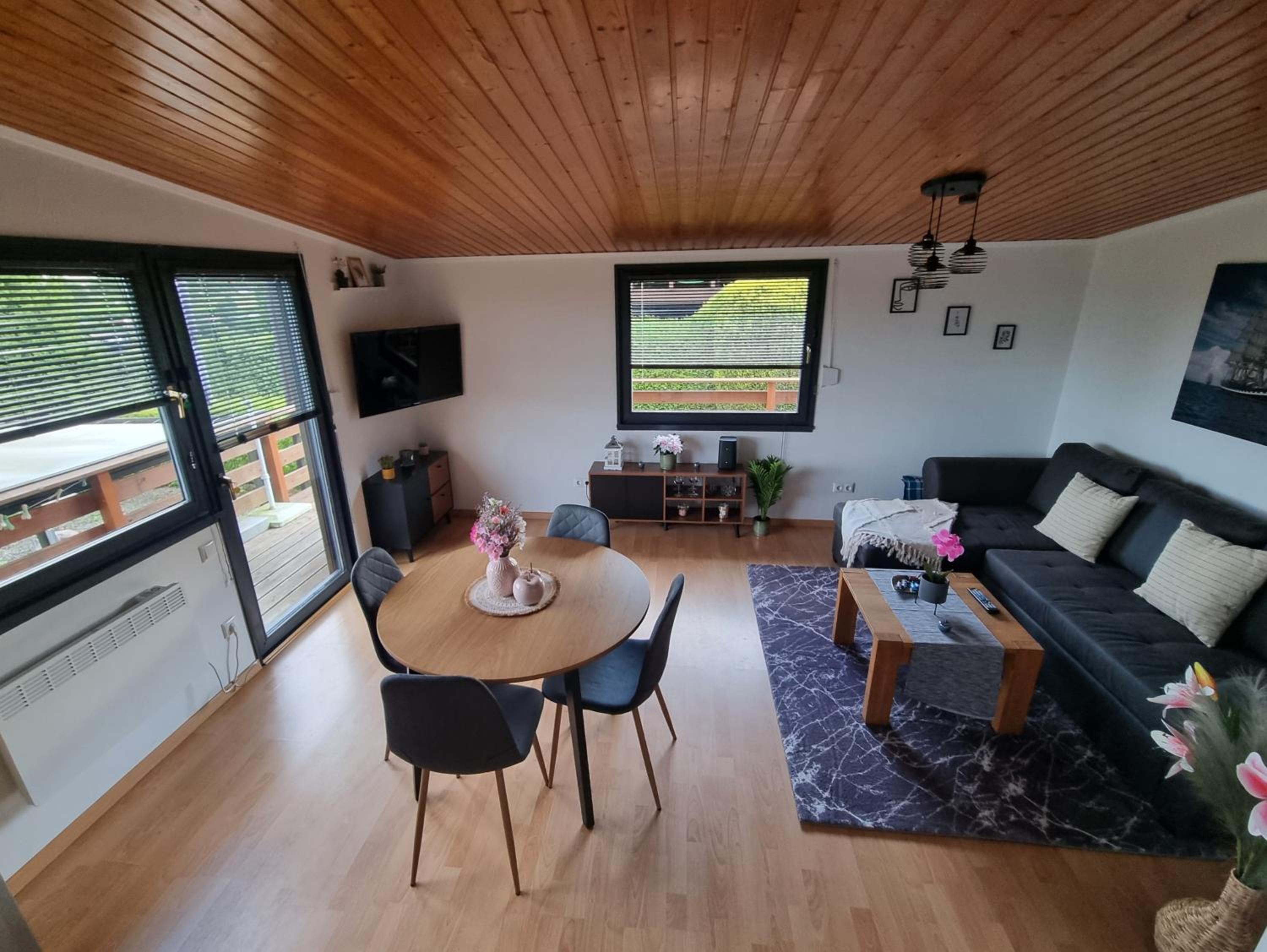 One-Bedroom House photo 1
