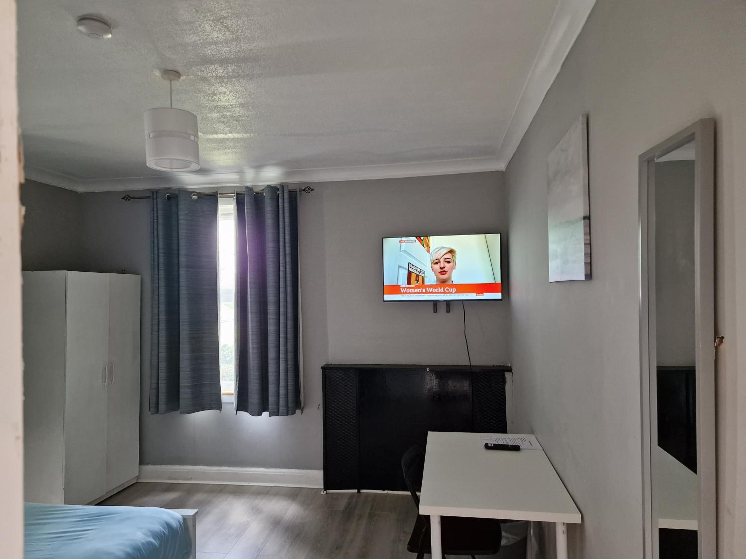 Double Room with Shared Bathroom photo 1