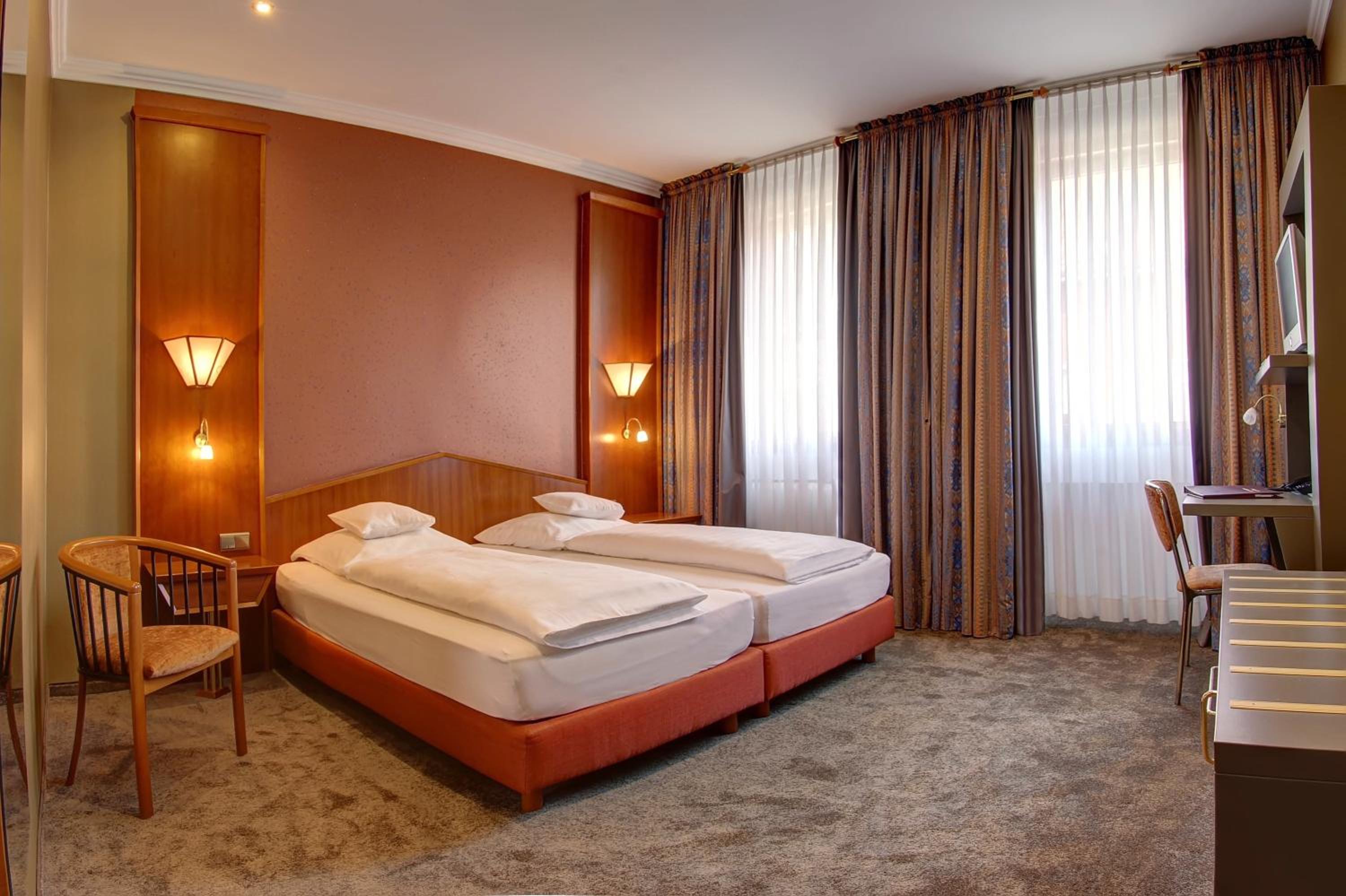 Standard Double Room - Photo 14
