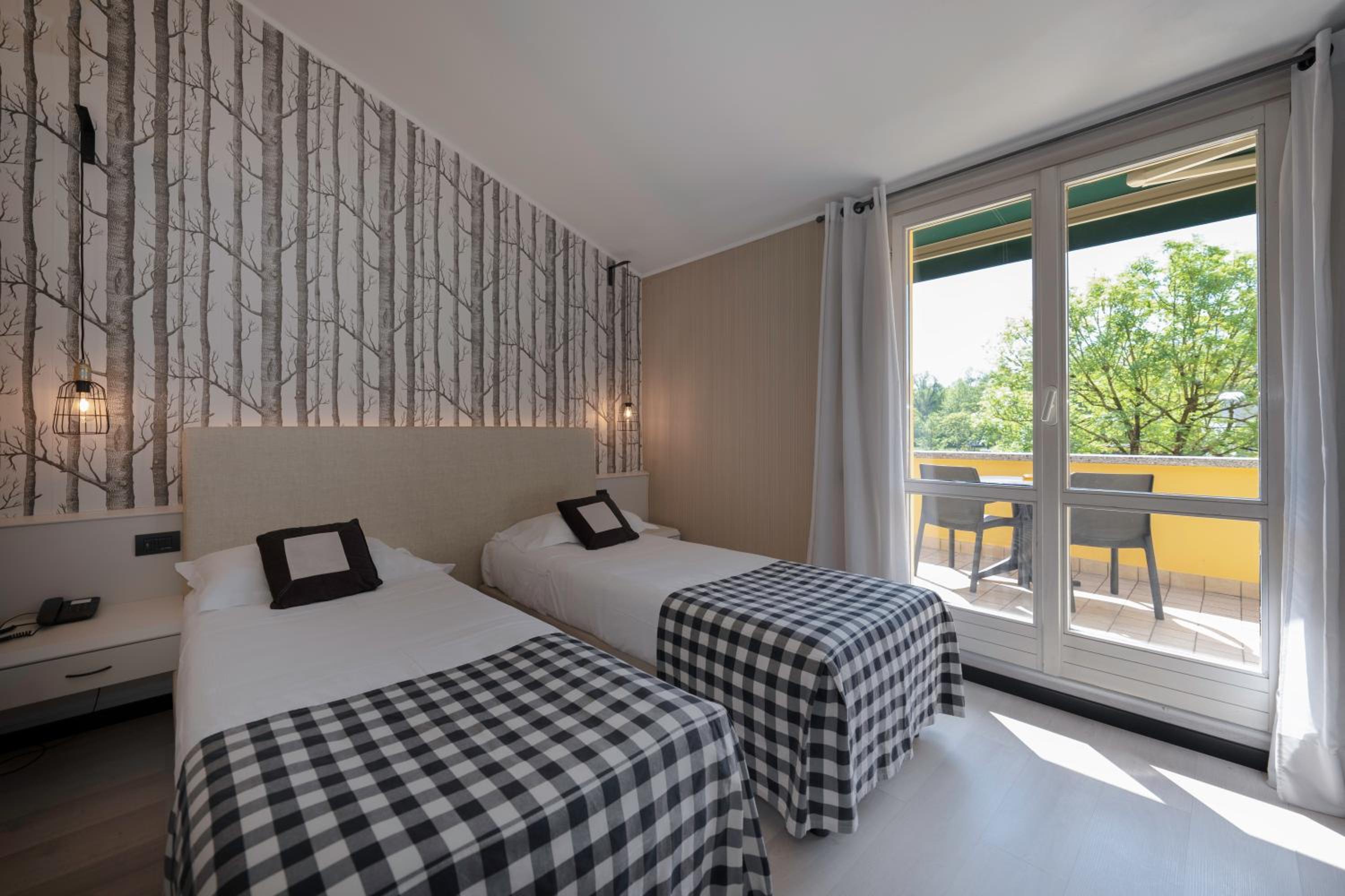 Twin Room - Photo 2