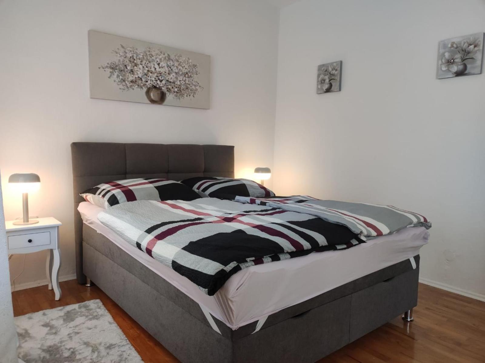 One-Bedroom Apartment photo 1