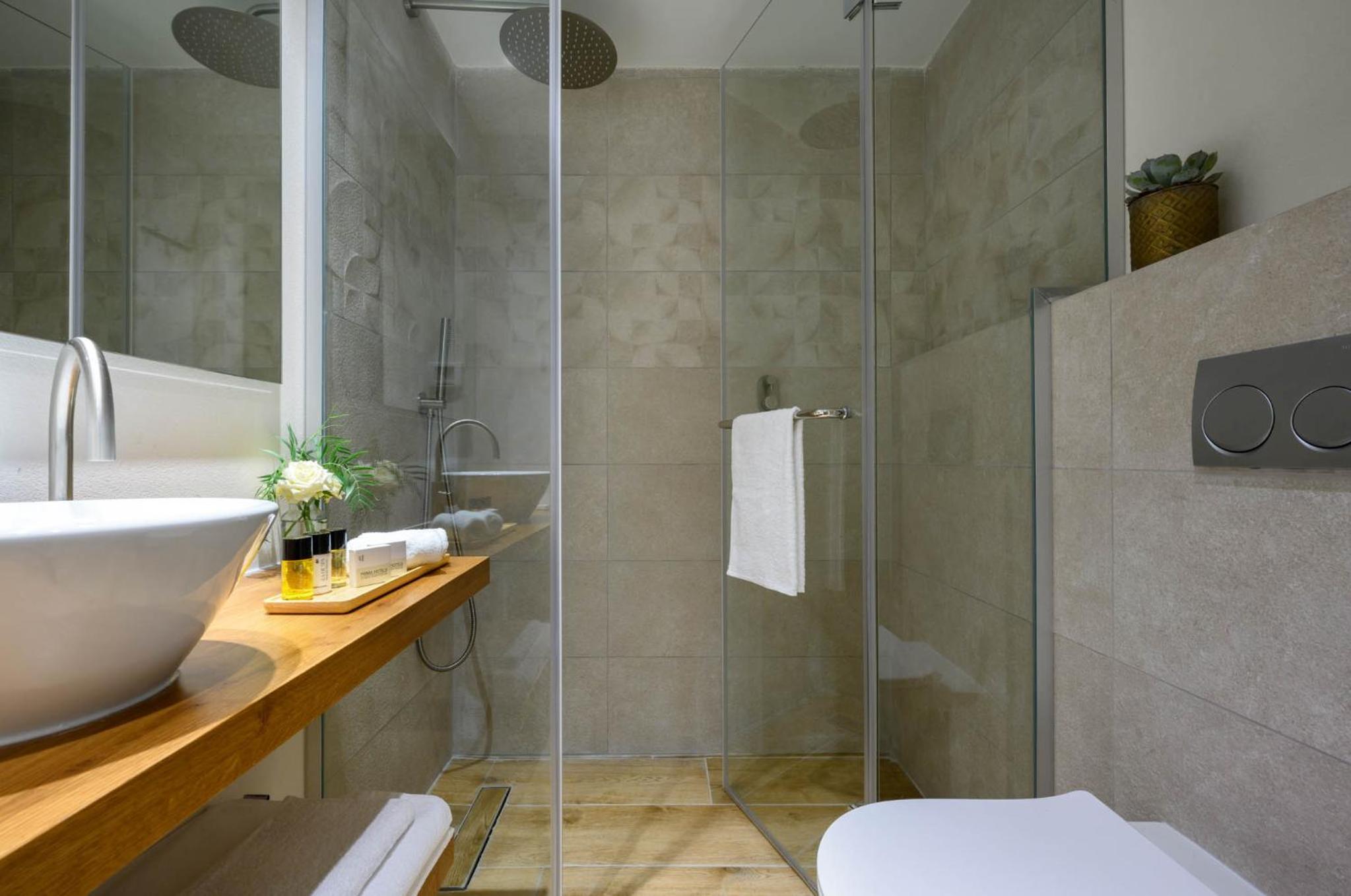 New Comfort Room - Photo 2