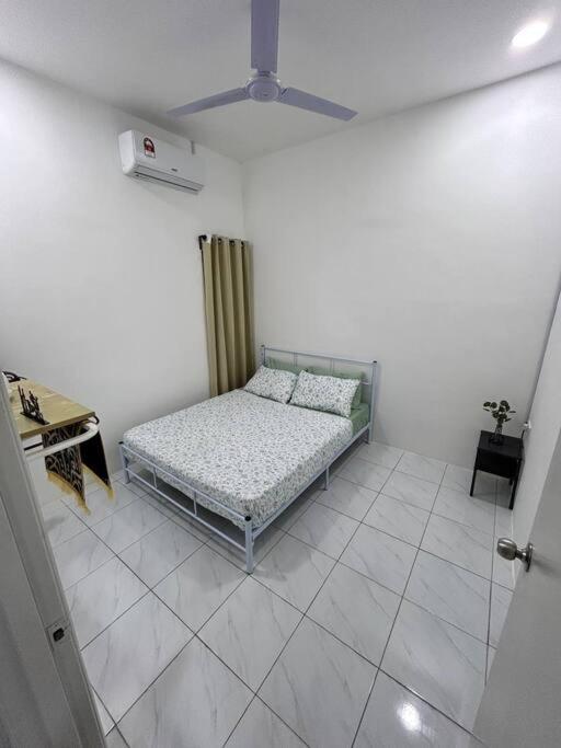 Three-Bedroom House photo 2