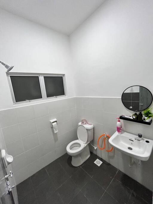 Three-Bedroom House photo 3
