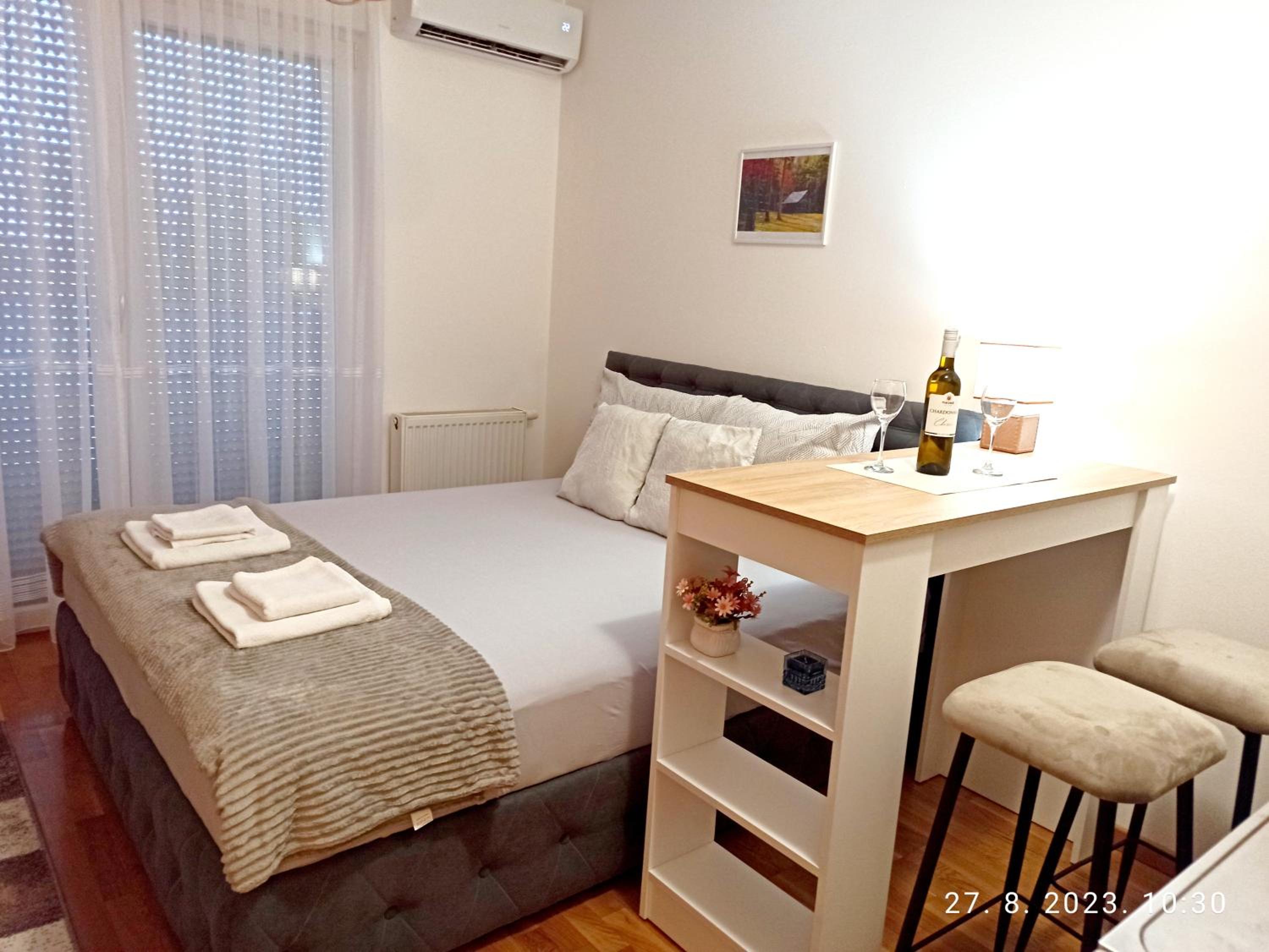 One-Bedroom Apartment photo 1