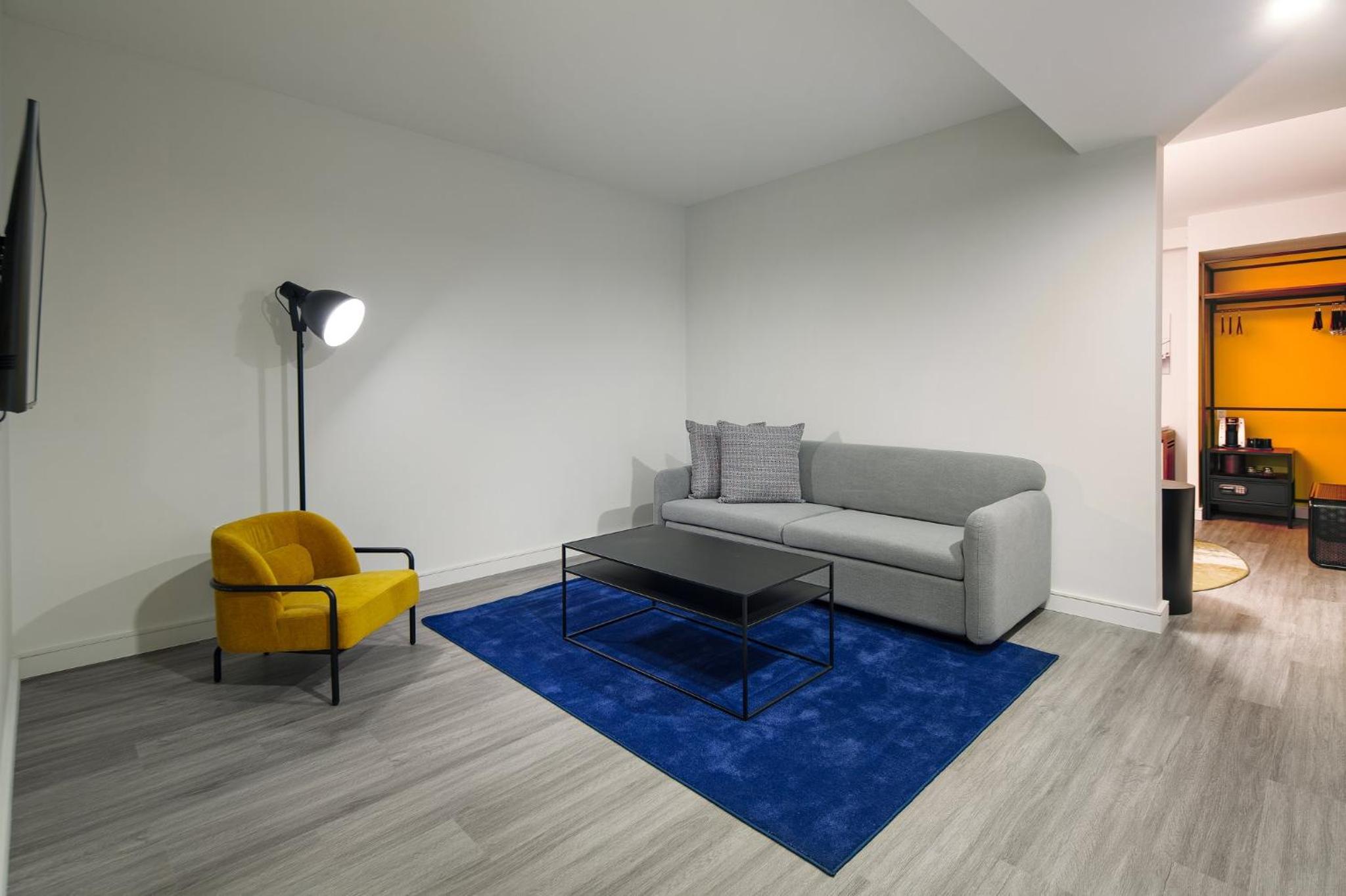 King Suite with Roll In Shower and Balcony - Mobility Accessible photo 2