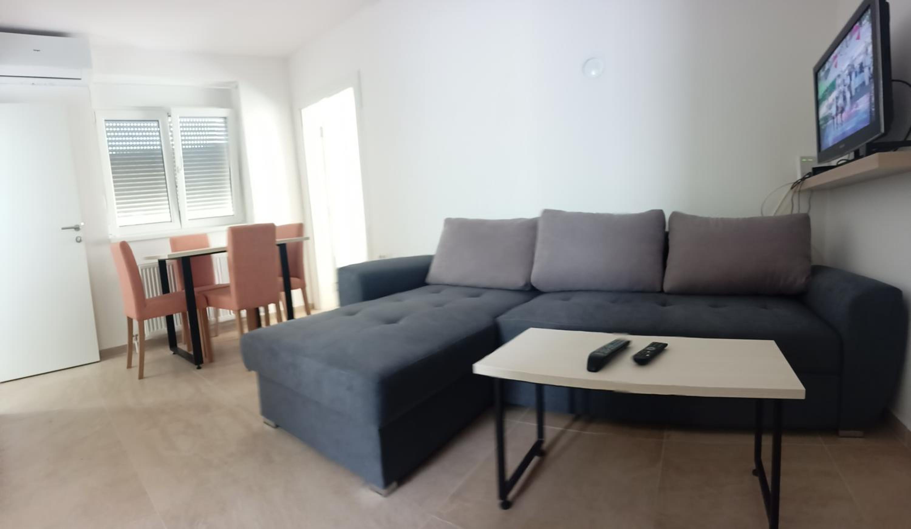 One-Bedroom Apartment photo 3