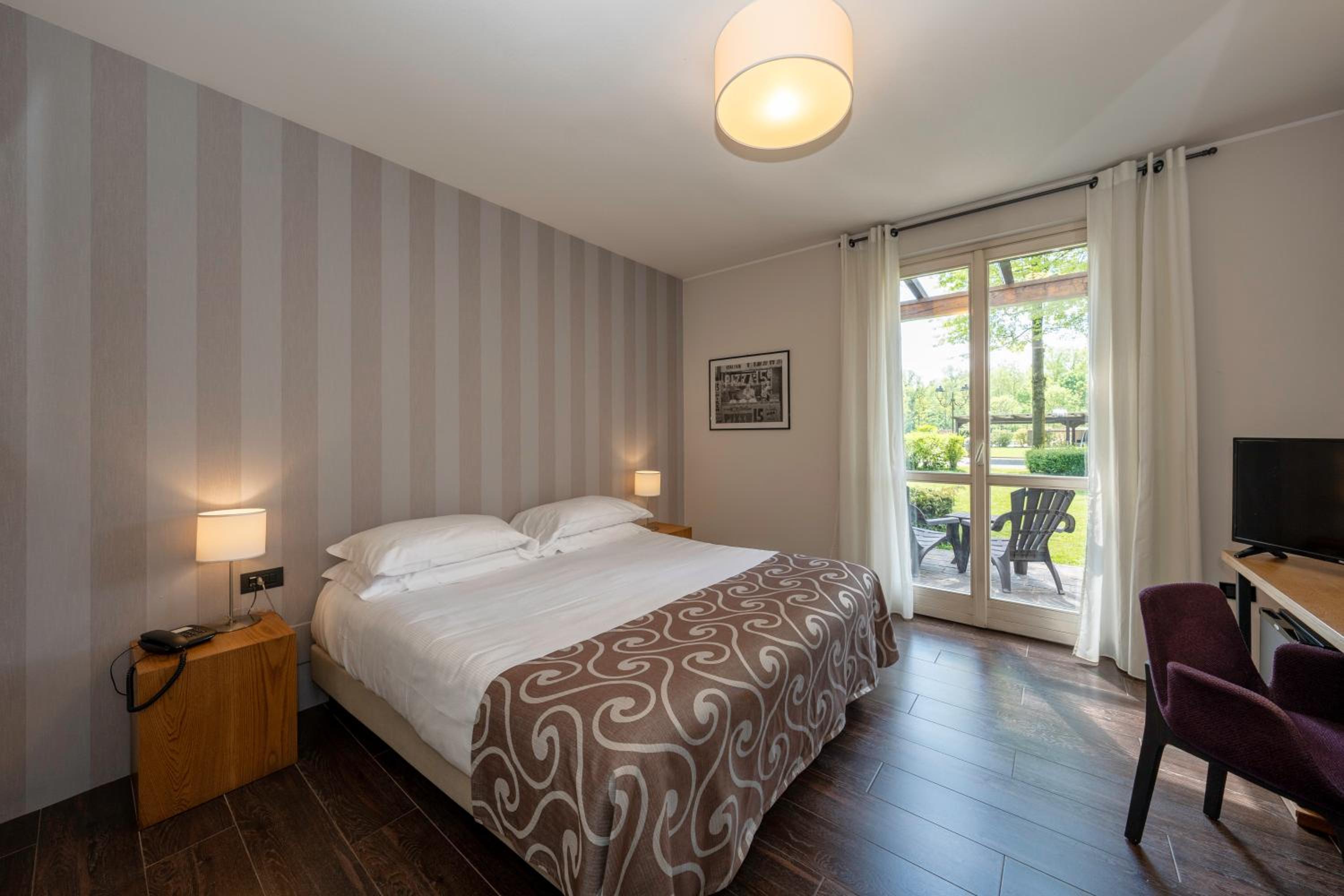 Double Room - Photo 5