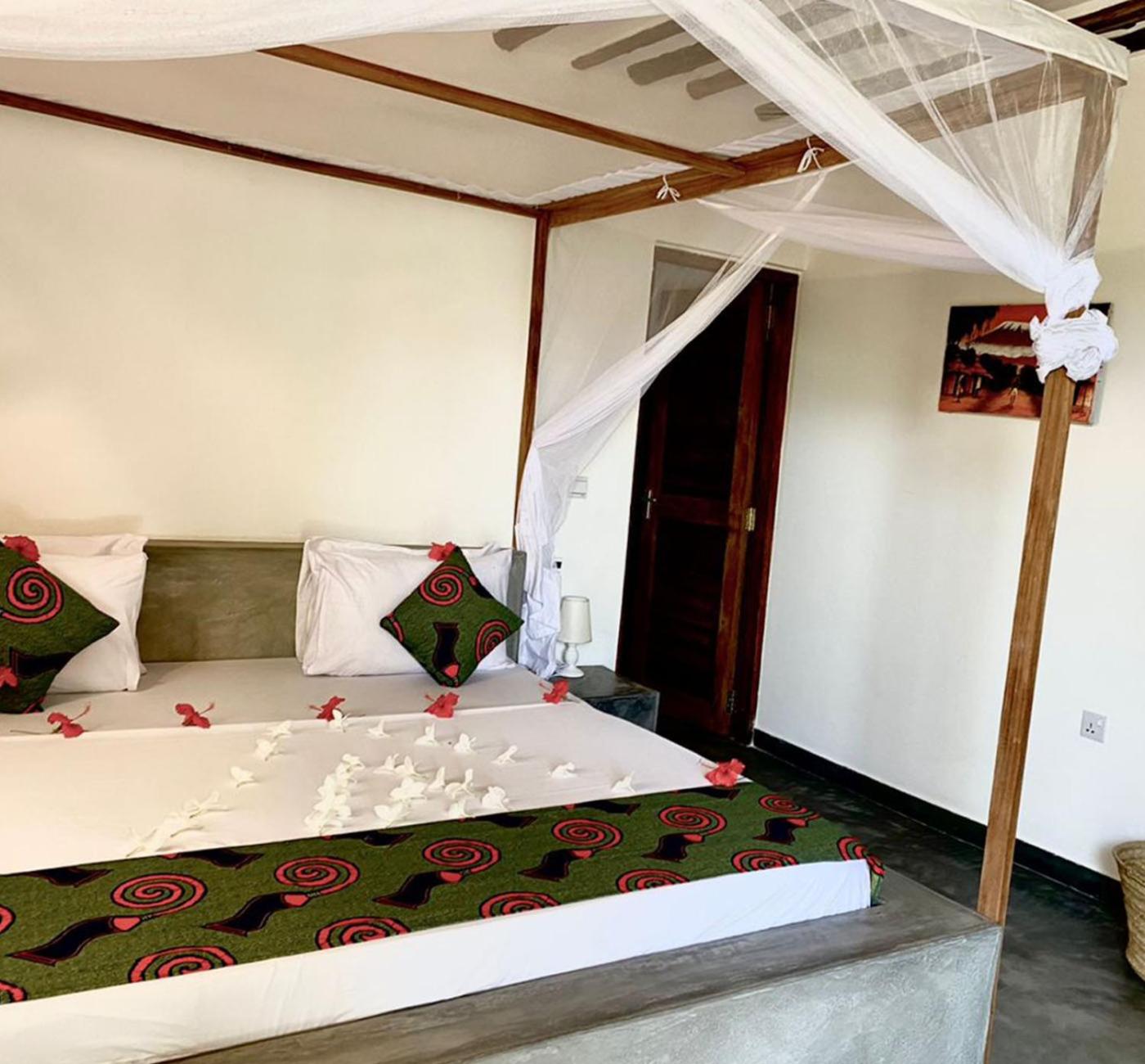 One-Bedroom Bungalow - Photo 8