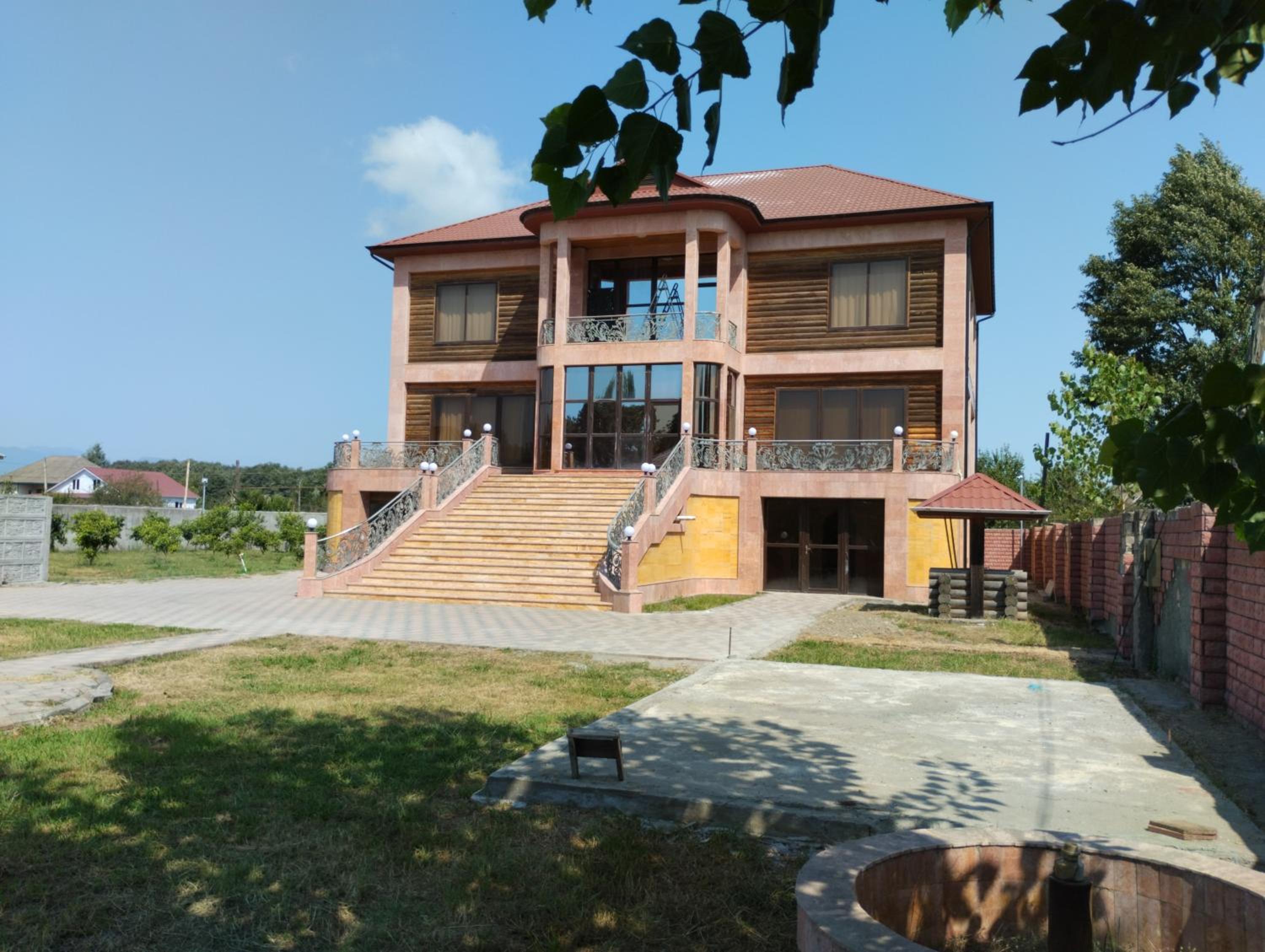 Villa photo 1