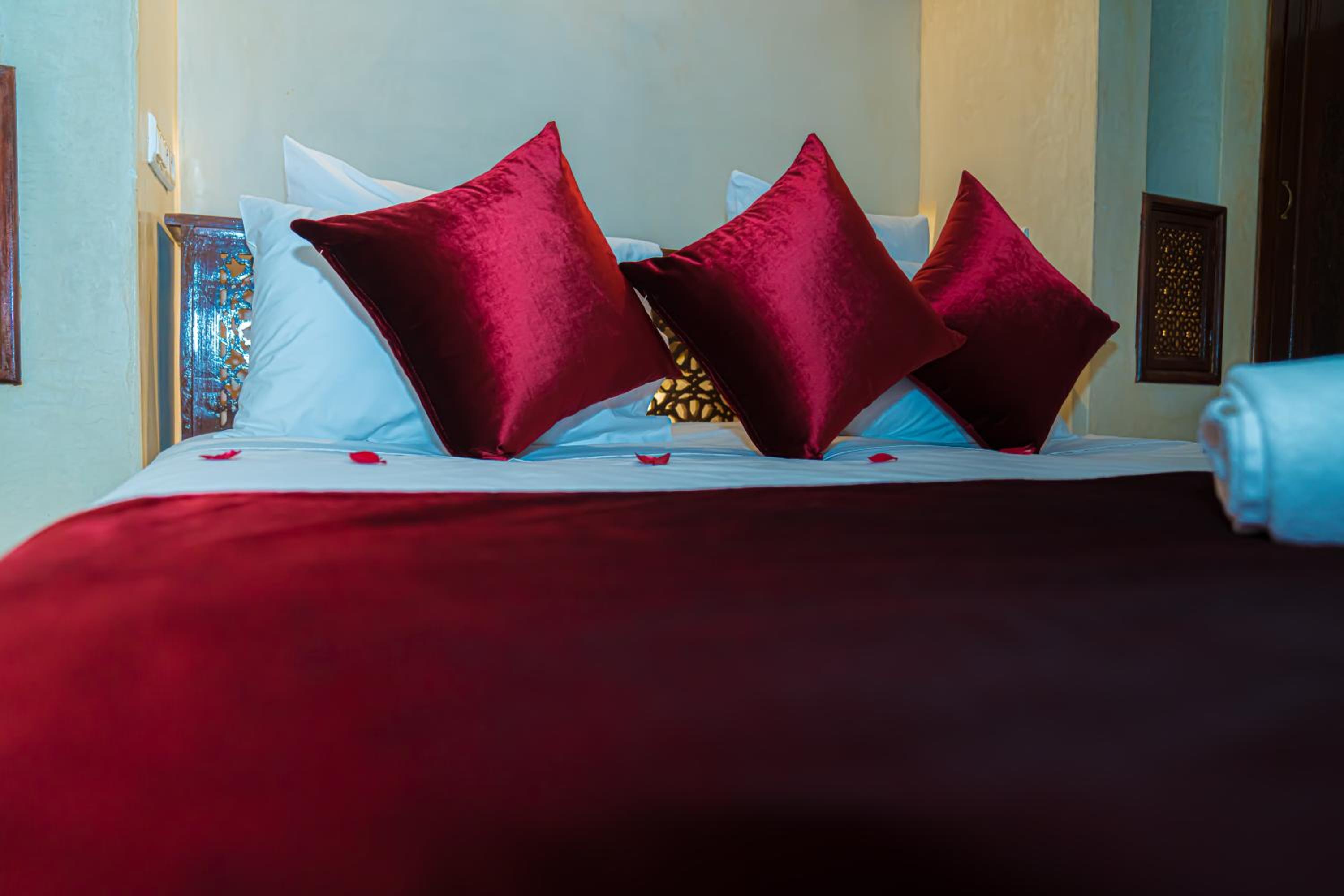 Deluxe Queen Room - Photo 1