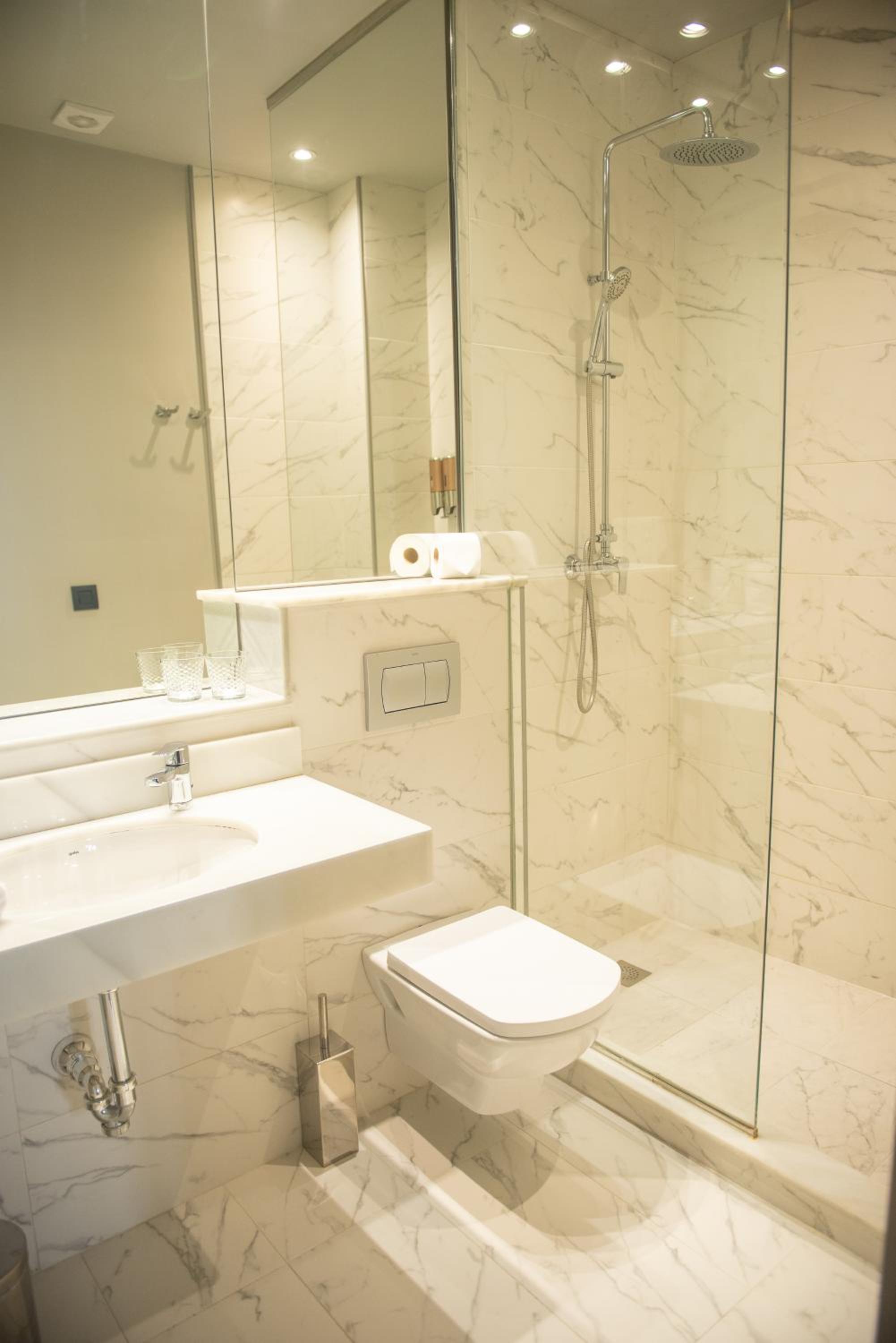 Double or Twin Room - Photo 5
