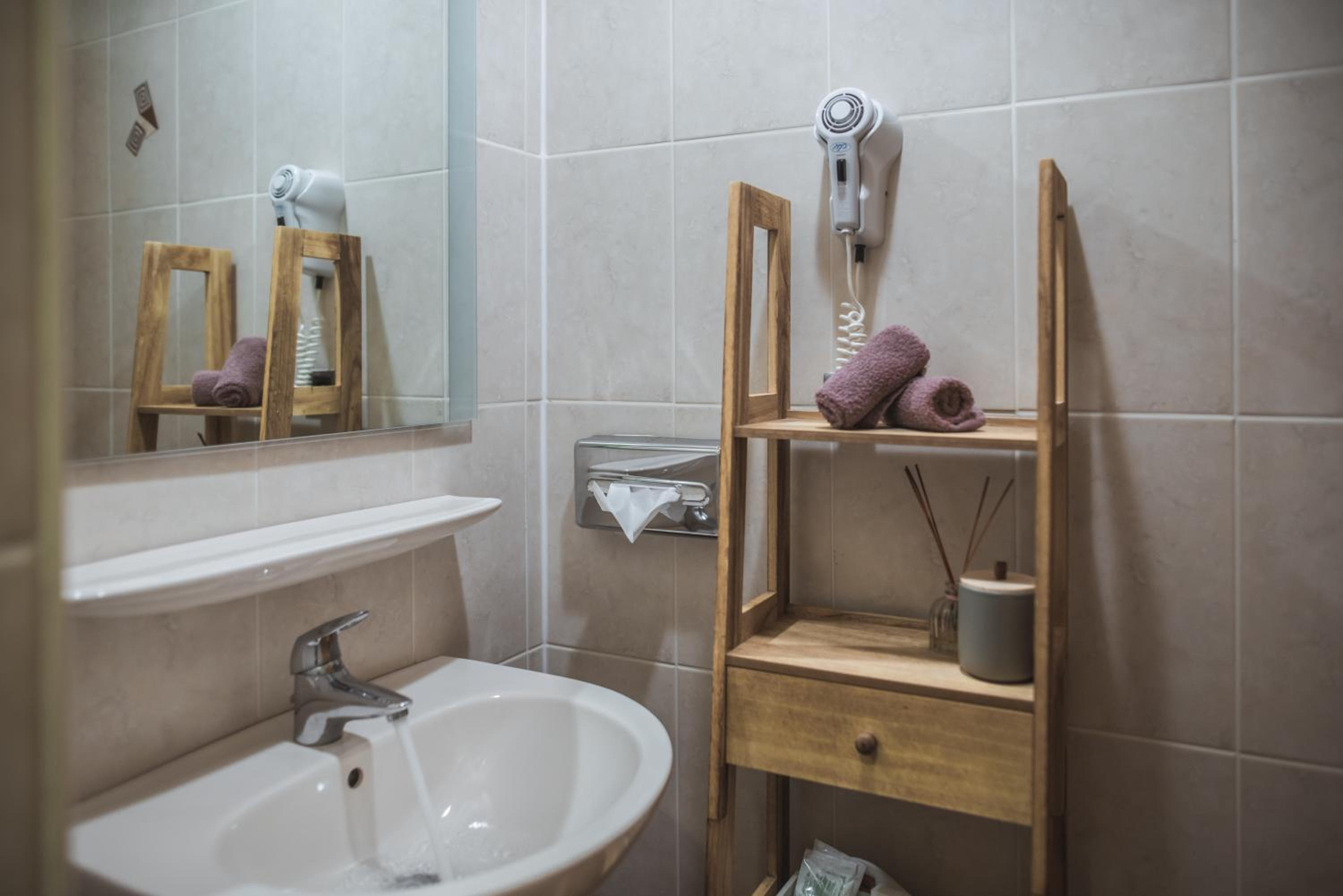 Single Room with Shower photo 3