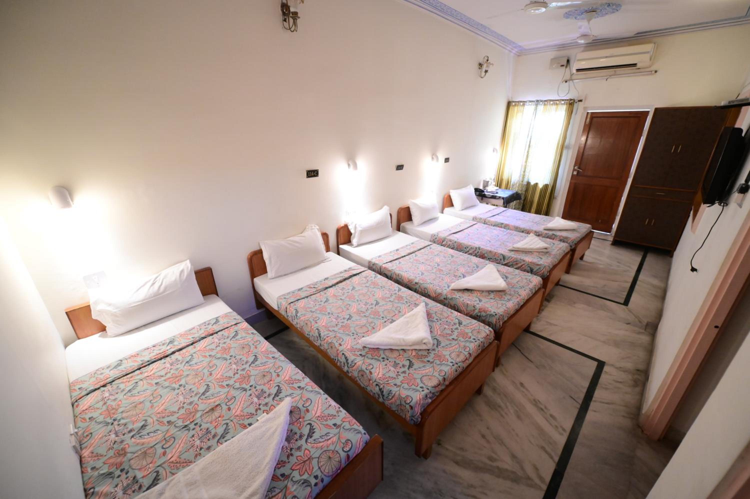 Family Room (5 Adults)