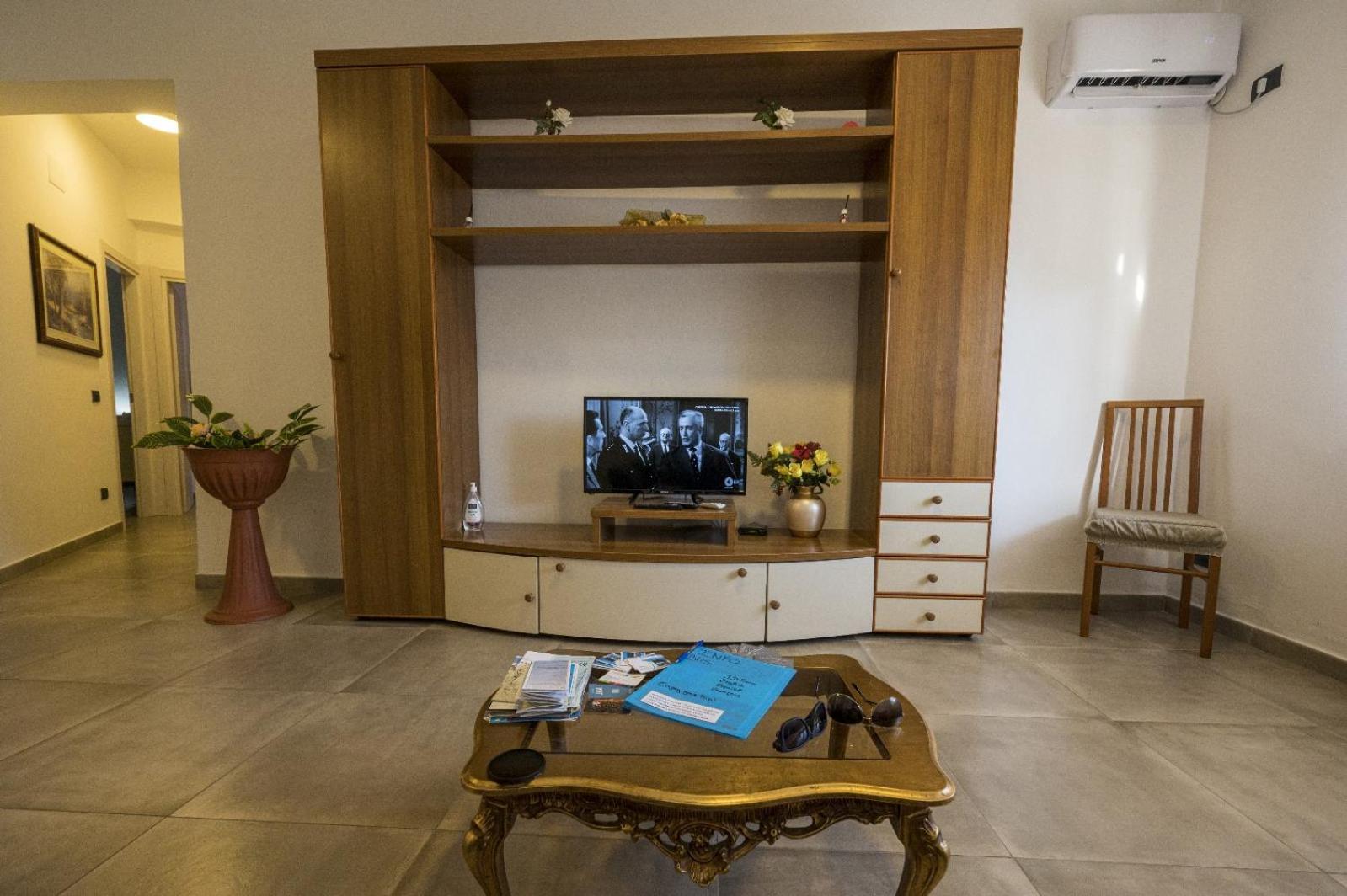 Two-Bedroom Apartment - Photo 24