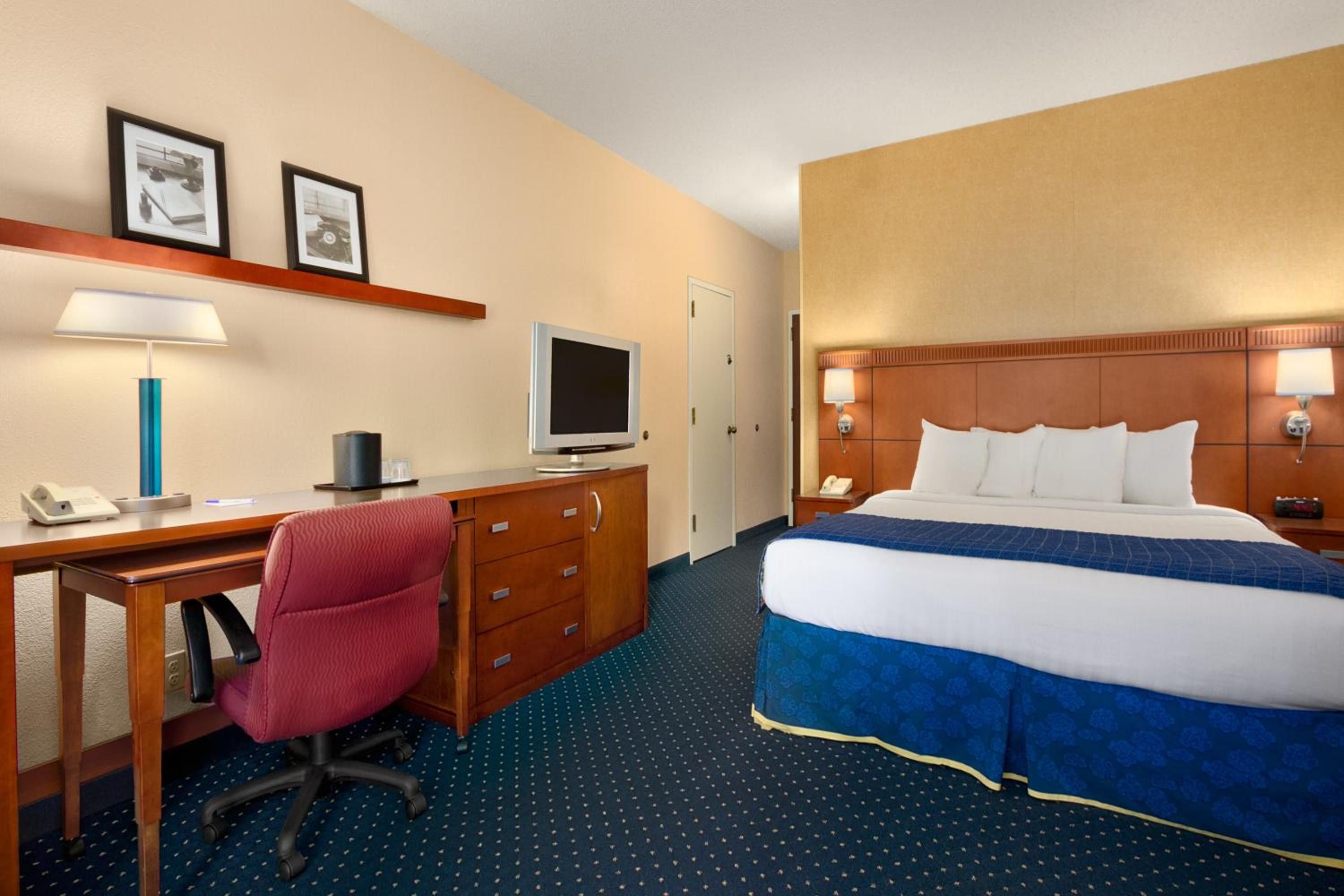 King Room - Disability Access - Non-Smoking photo 1