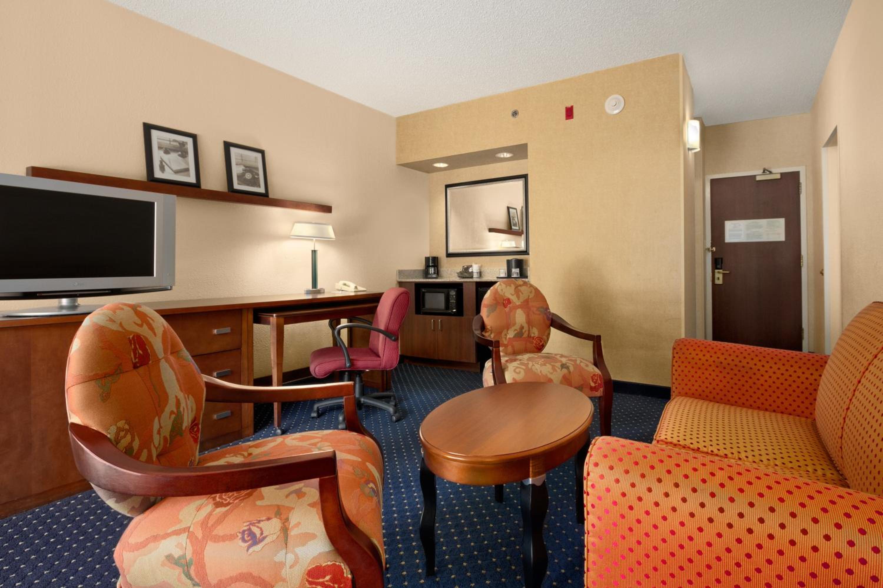 King Studio Suite - Non-Smoking photo 3