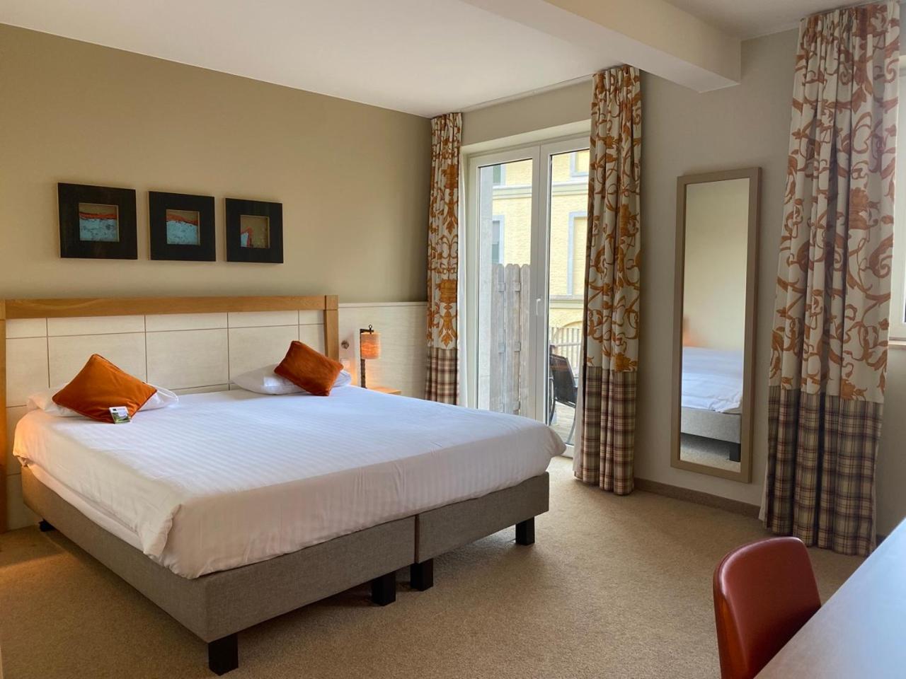 Double Room with Balcony - Photo 2