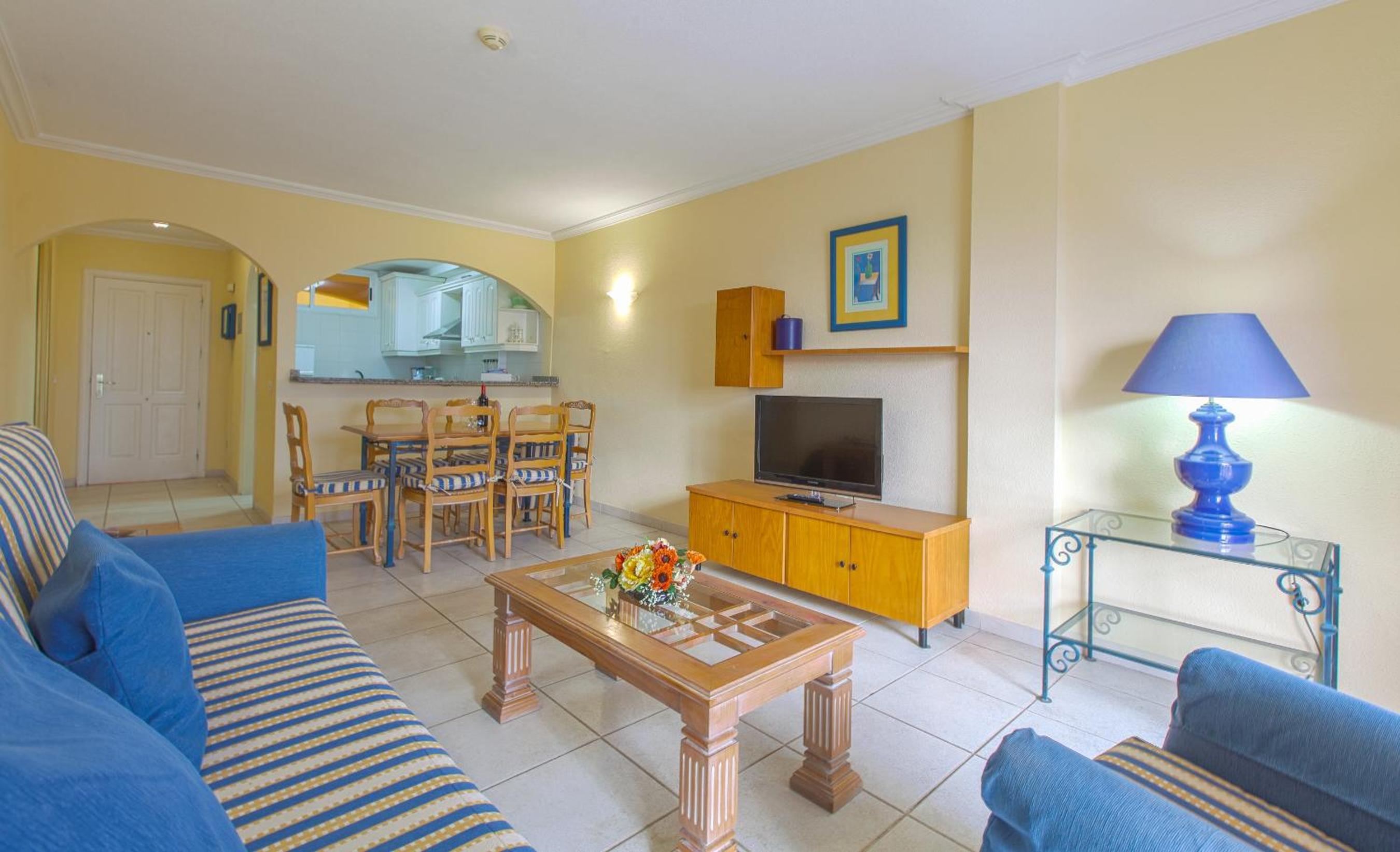 Apartamento de dois quartos com vista para o mar