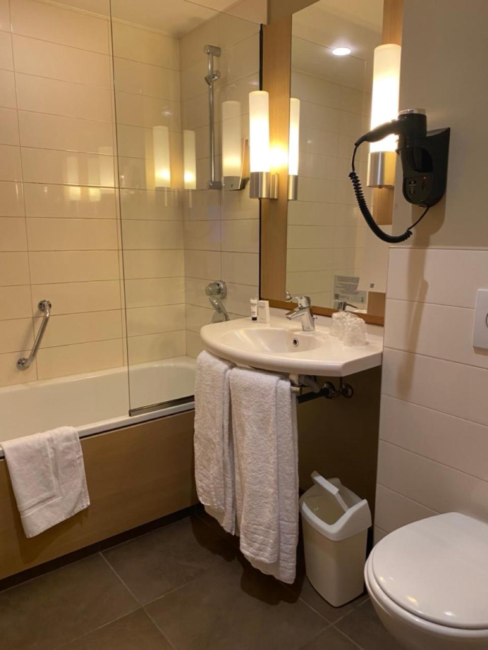 Double Room with Balcony - Photo 4