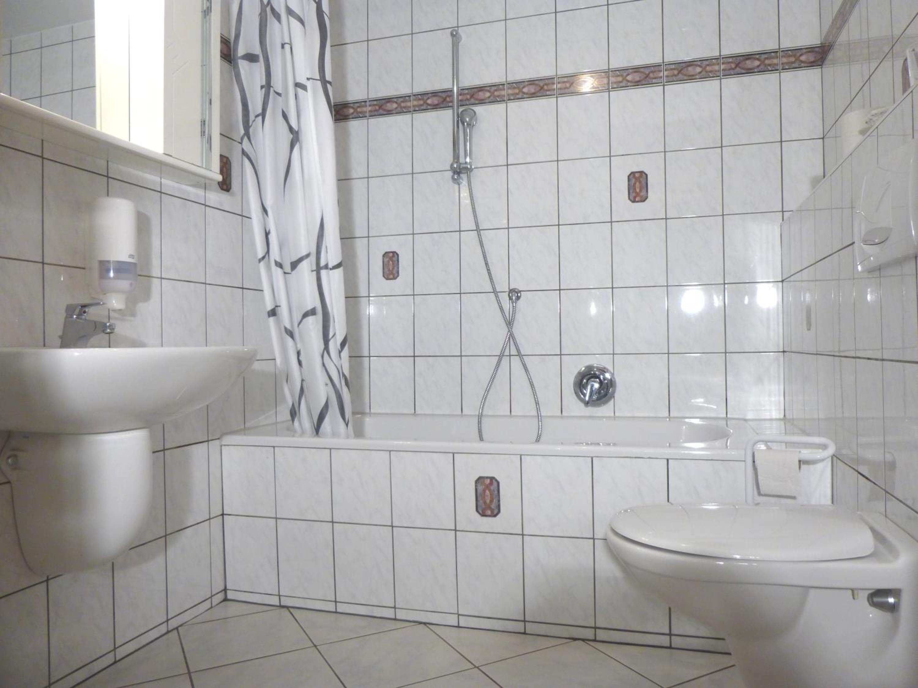 Two-Bedroom Apartment - Photo 9