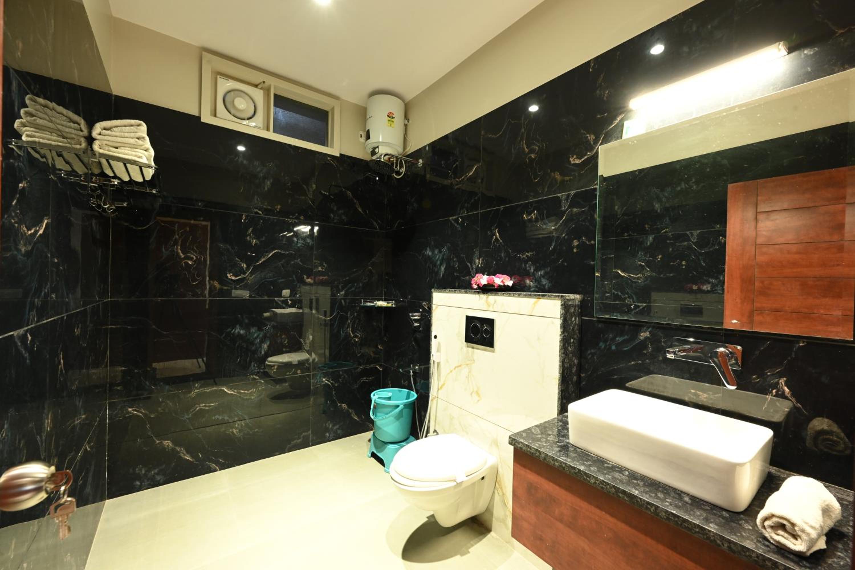 Double or Twin Room with Swimming Pool Access photo 3