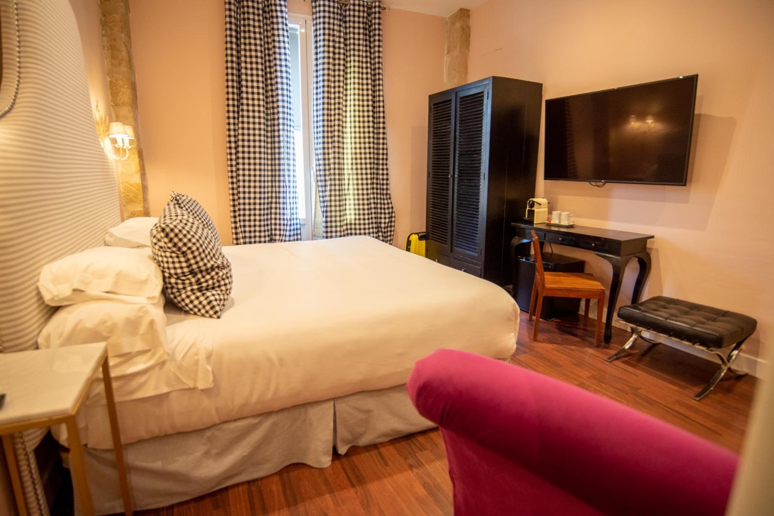 Double or Twin Room - Photo 4